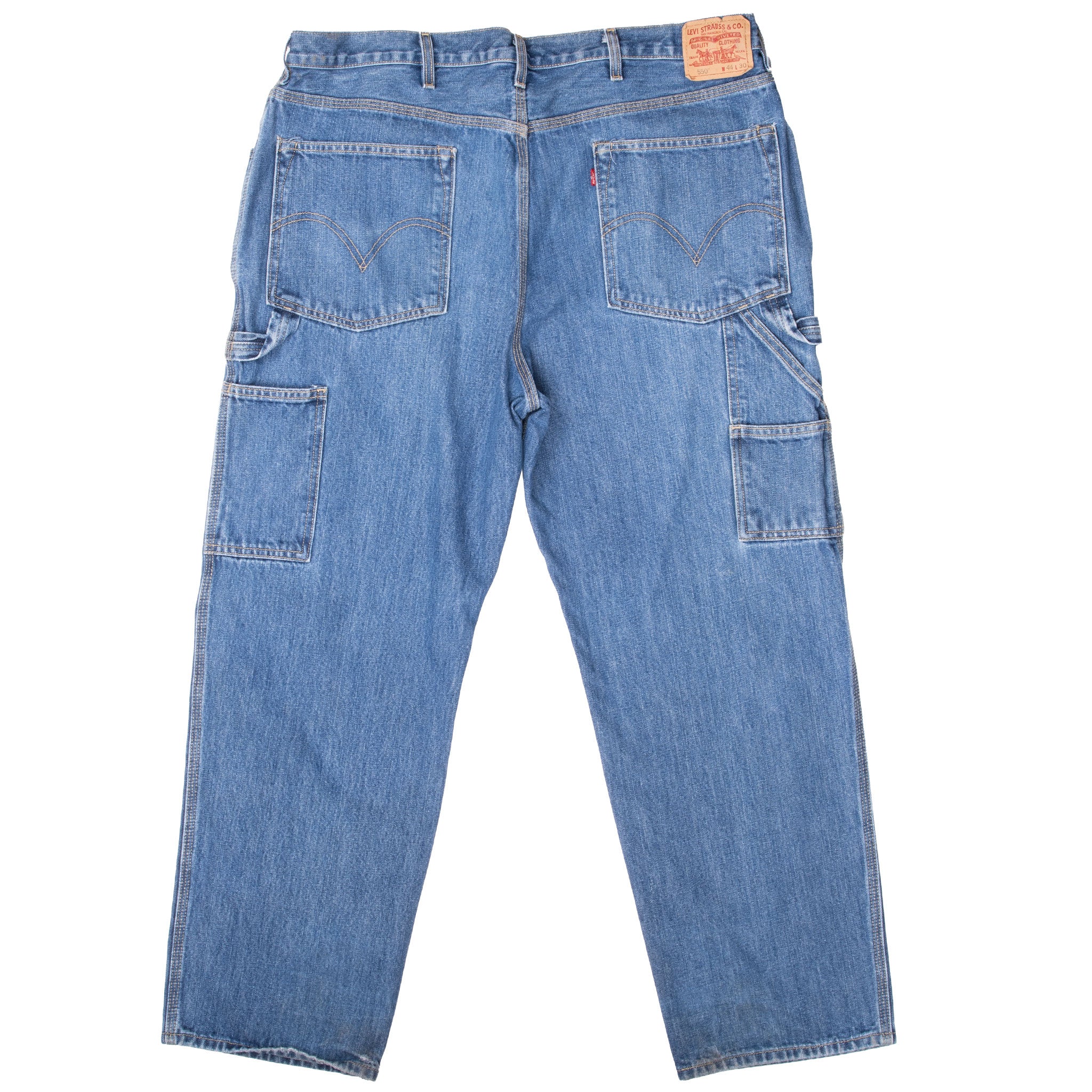 Beautiful Vintage Levis 505 Carpenter Relaxed Fit Indigo Jeans 2000S Size 42X30 With Medium Wash
Size on Tag 44X30 actual size 42X30
Back Button #322M