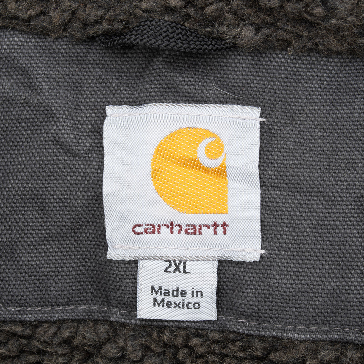 Carhartt neck label and 2XL size tag inside sherpa-lined jacket