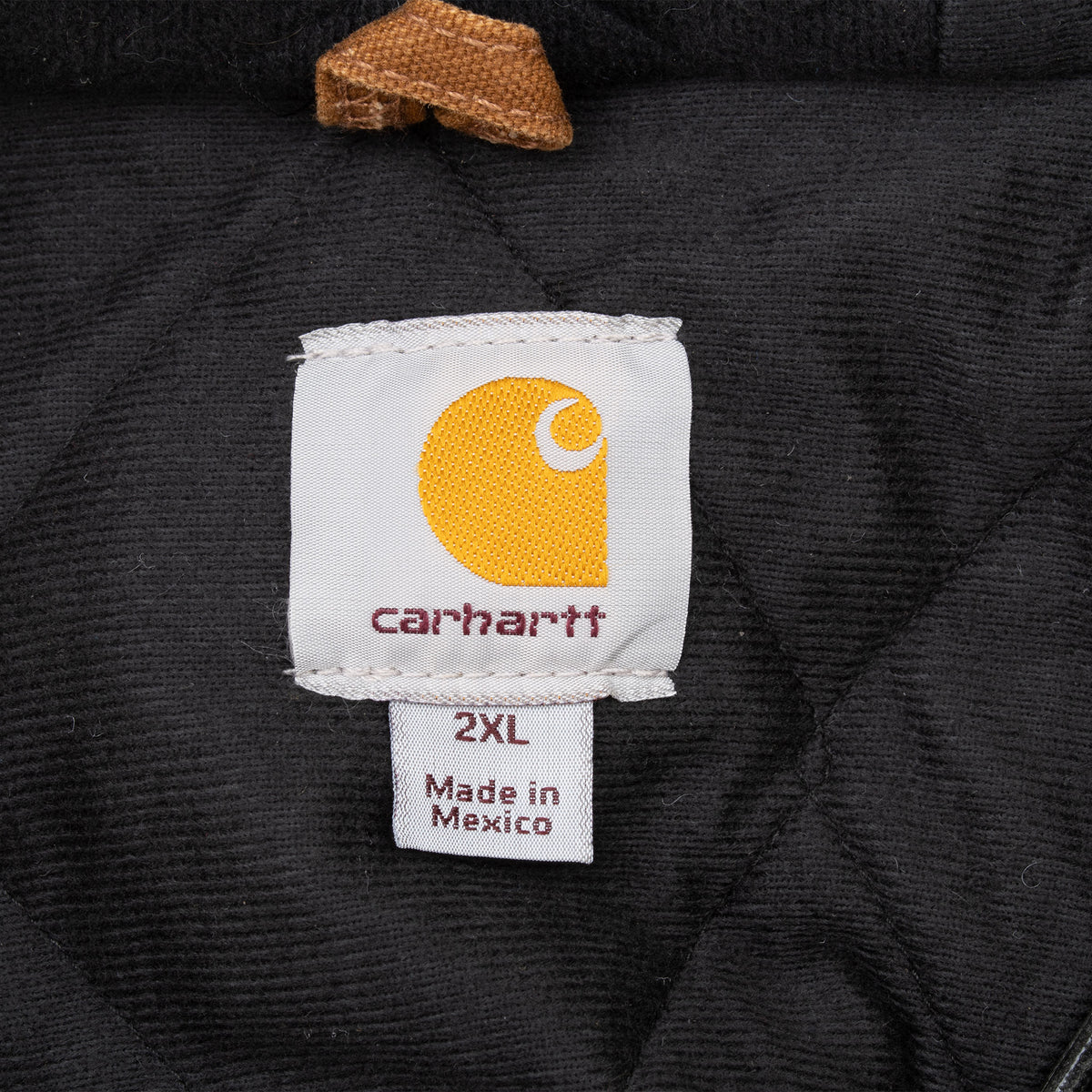 Carhartt neck label with 2XL size and Made in Mexico text
