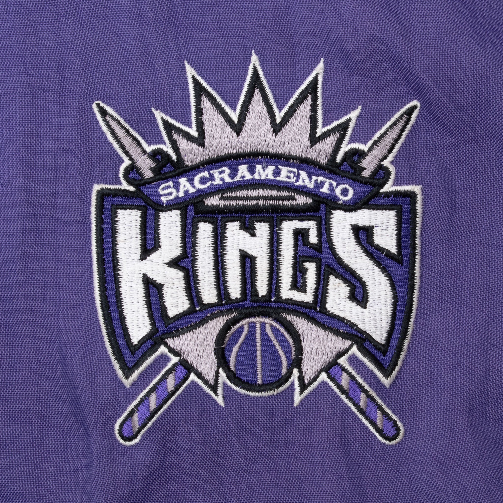 VINTAGE NBA SACRAMENTO KINGS REVERSIBLE HEAVY PRO PLAYER JACKET 1990S XL