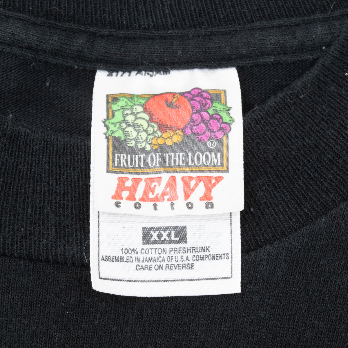 Fruit of the Loom Heavy cotton XXL neck tag on black T-shirt
