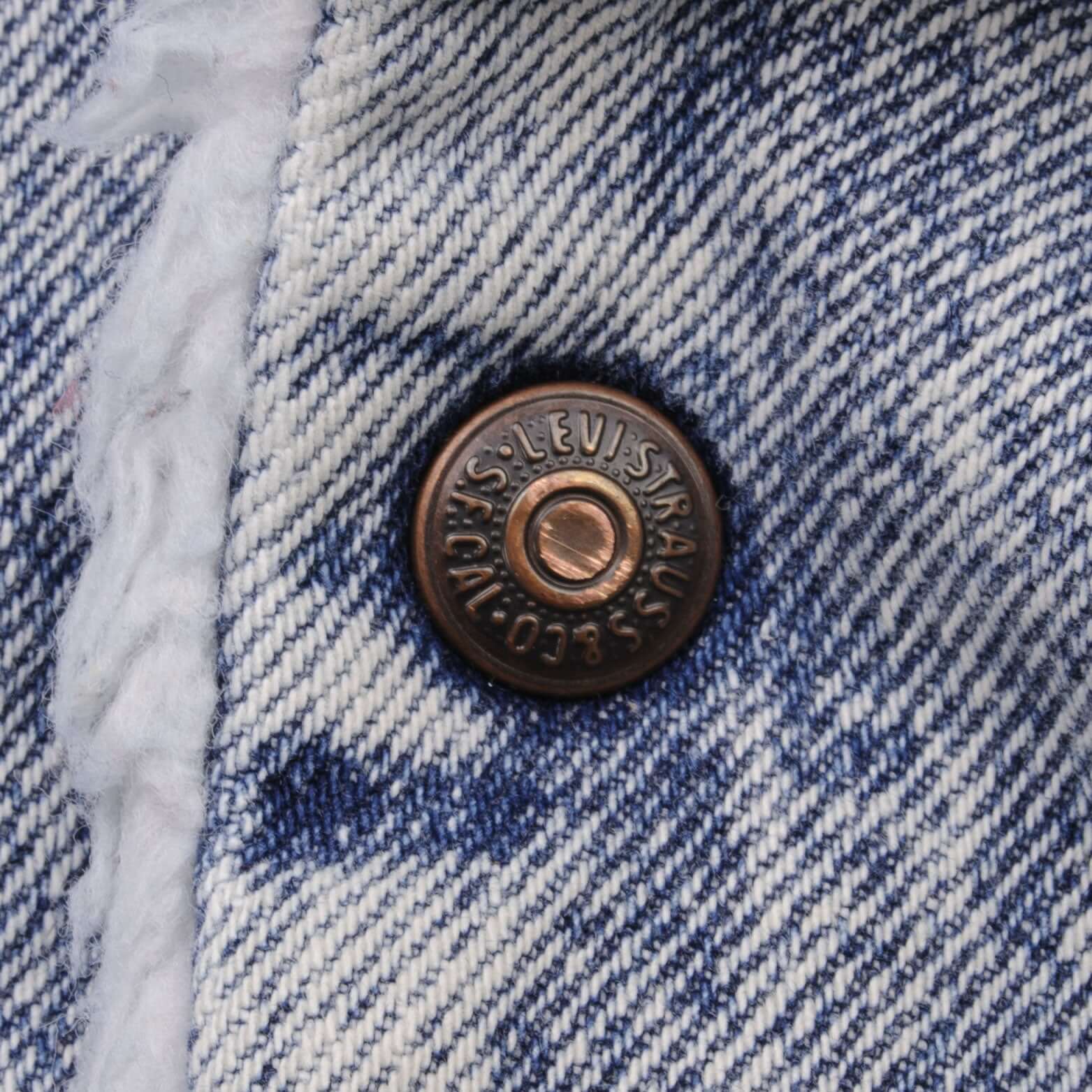 Vintage Levis Sherpa Trucker Denim Jacket 1980's Size 44R Made In USA. Button #527