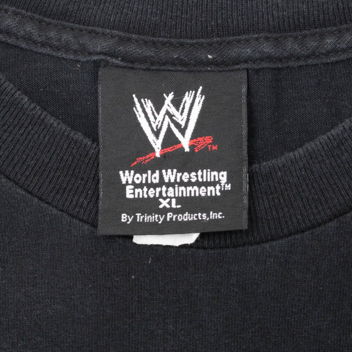 WWE World Wrestling Entertainment XL neck tag on black T-shirt