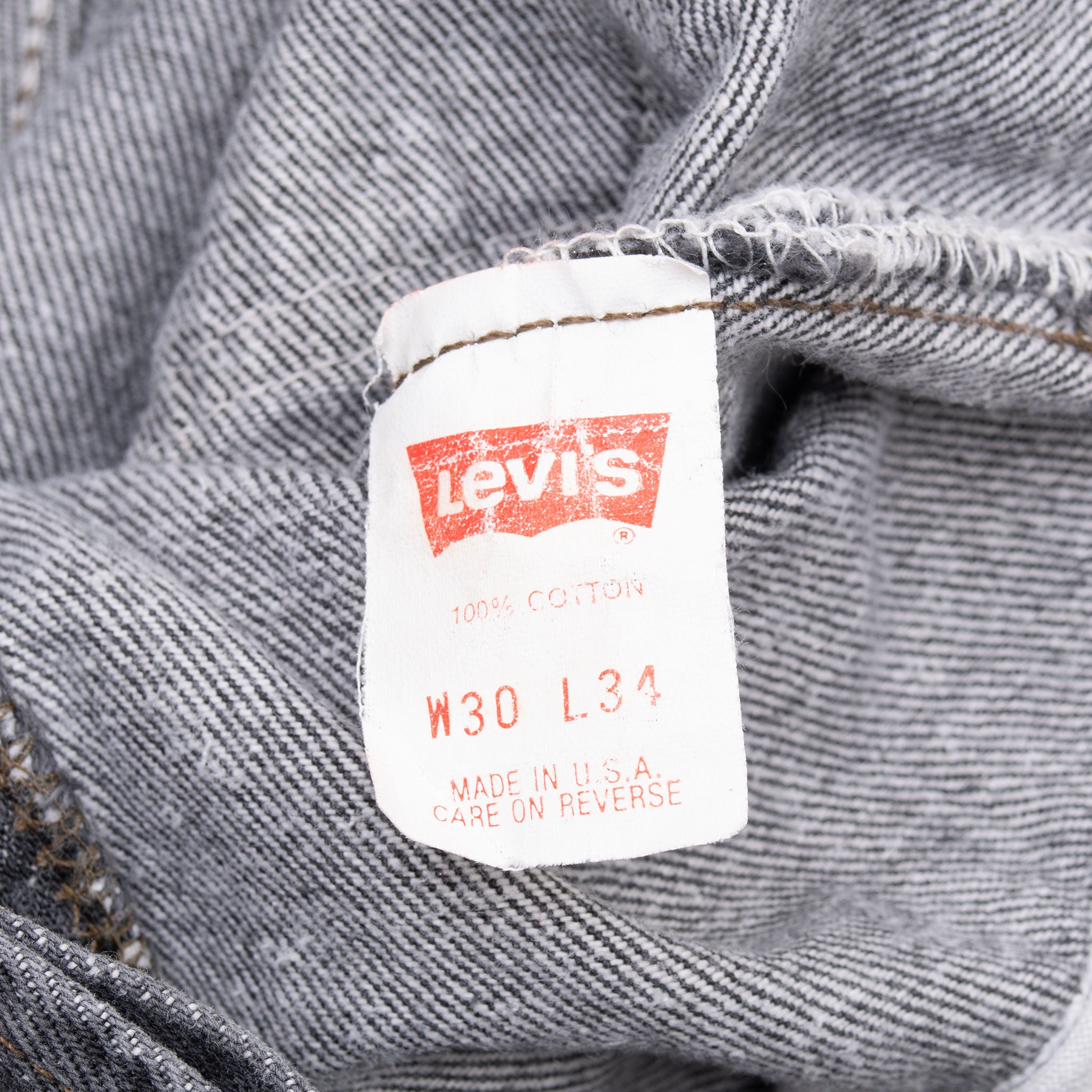 Beautiful Vintage Black Levis 501 Jeans 1980S Size 35X34 Made in USA
Size on Tag 30X34 Actual Size 29X32
Back Button #524