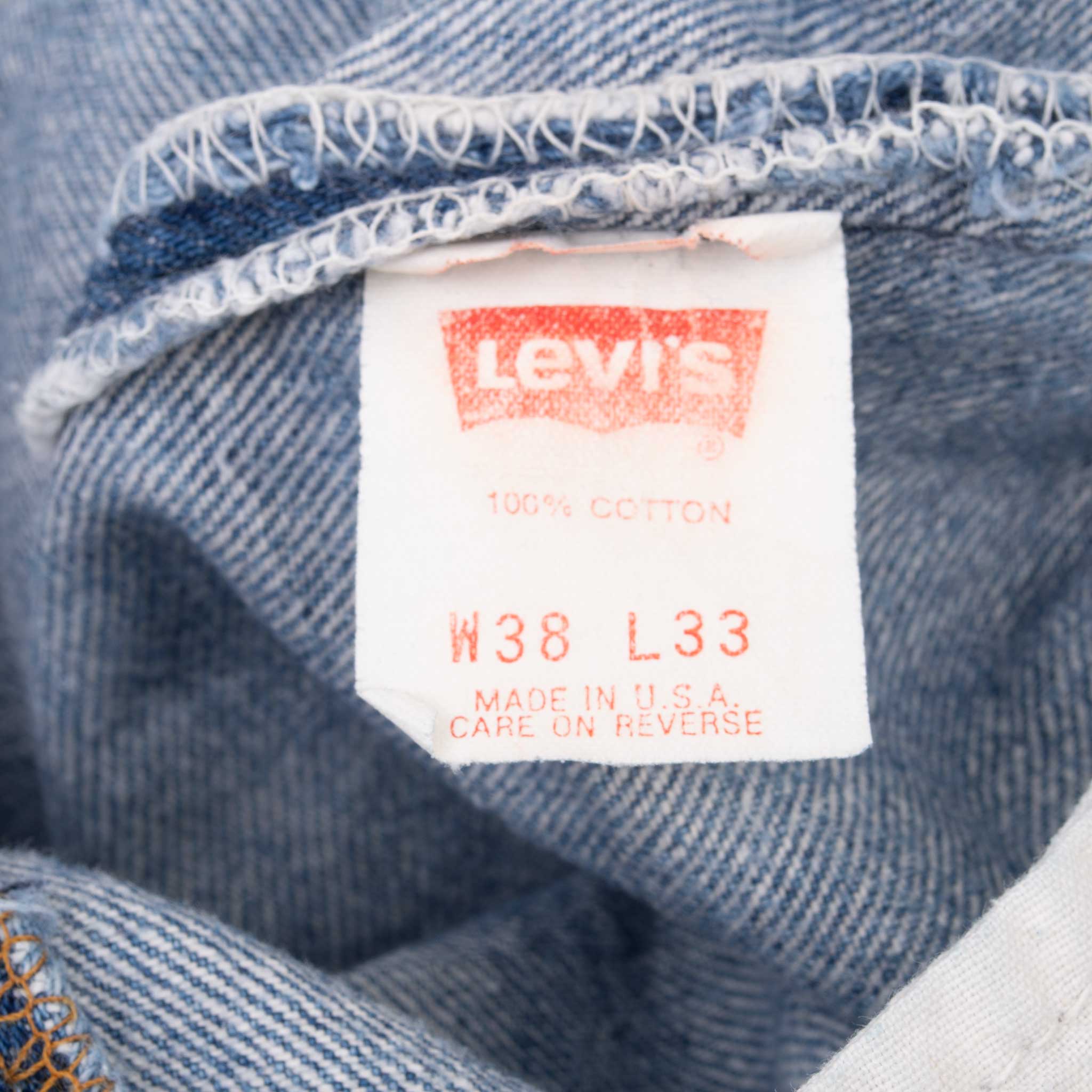 Vintage Levis 501 Indigo Jeans 1980S Size 31X29 Made In Usa With A Medium Light Wash With Some Light Whiskers
Size on Tag is 38X33 Actual Size Is 36X29
Back button #532