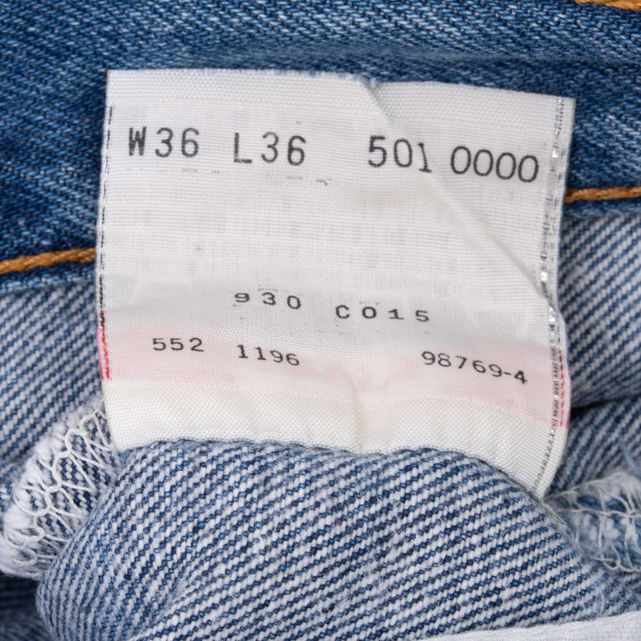 Vintage Levis 501 Indigo Jeans 1980S Size 34X33 Made In Usa With A Medium Wash With Light Whiskers
Size on Tag is 36X36 Actual Size Is 34X33
Back button #552