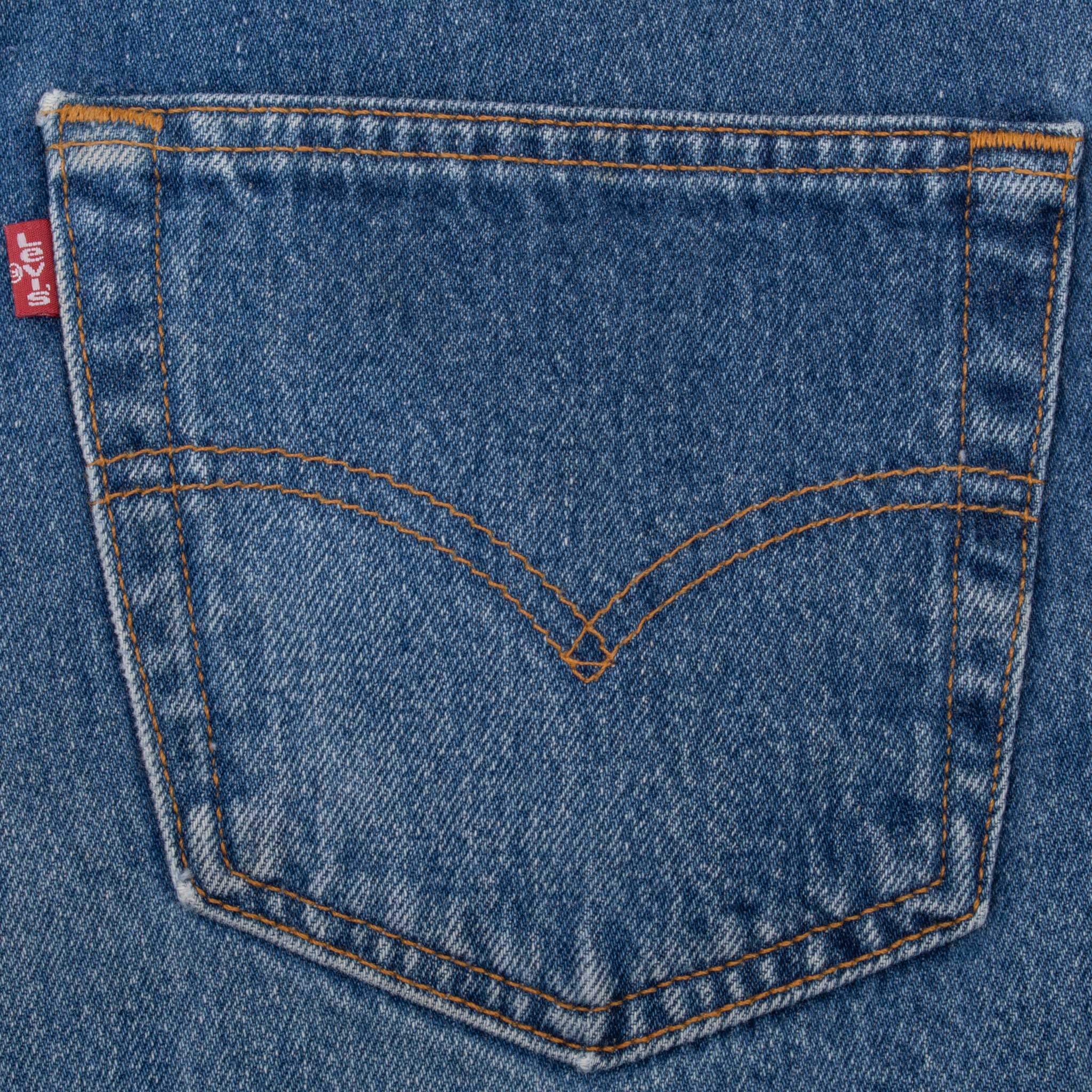 Vintage Levis 501 Indigo Jeans 1980S Size 34X33 Made In Usa With A Medium Wash With Light Whiskers
Size on Tag is 36X36 Actual Size Is 34X33
Back button #552
