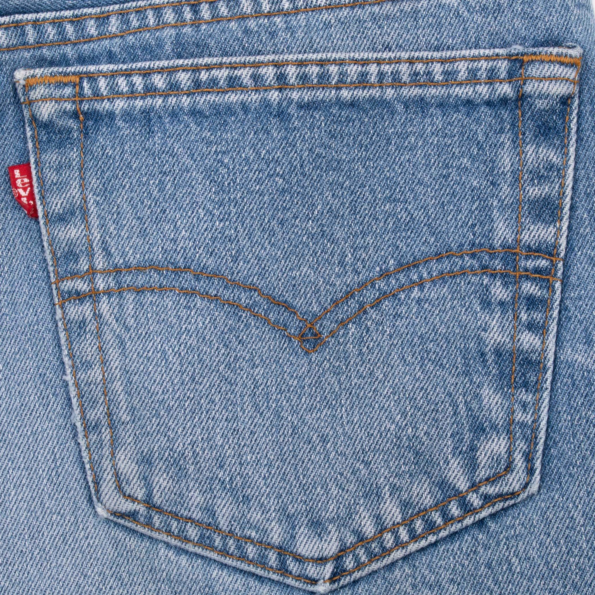 Vintage Levis 501 Indigo Jeans 1980S Size 34X33 Made In Usa With A Medium Light Wash With Light Whiskers
Size on Tag is 35X38 Actual Size Is 34X34
Back button #552