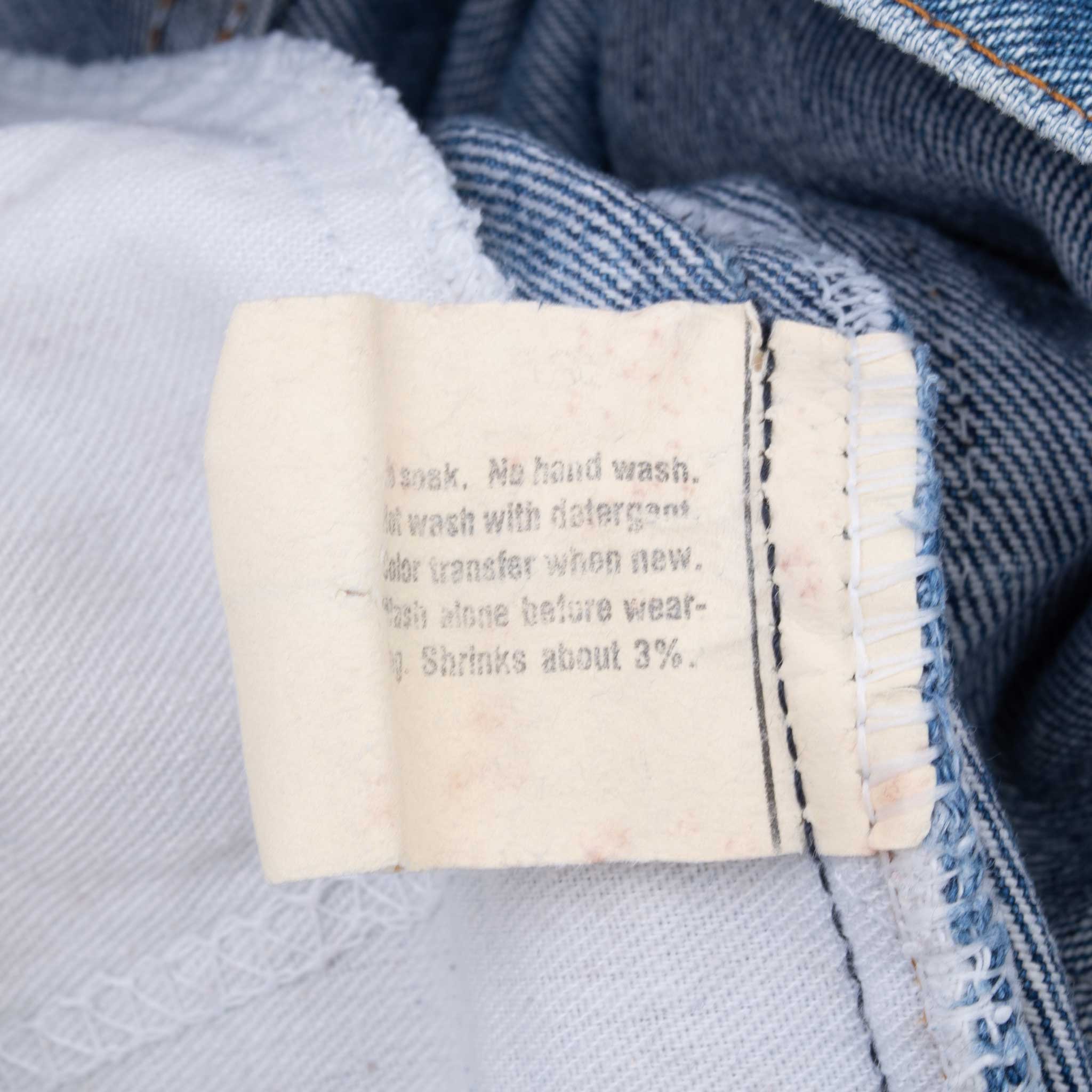 Vintage Levis 517 Orange Tab Indigo Jeans Boot Cut Size 32X30 Made In Usa With Medium Light Wash and Beautiful Whiskers early 80s
Size on tag 34X32 actual Size Is 32X30
Back Button #585