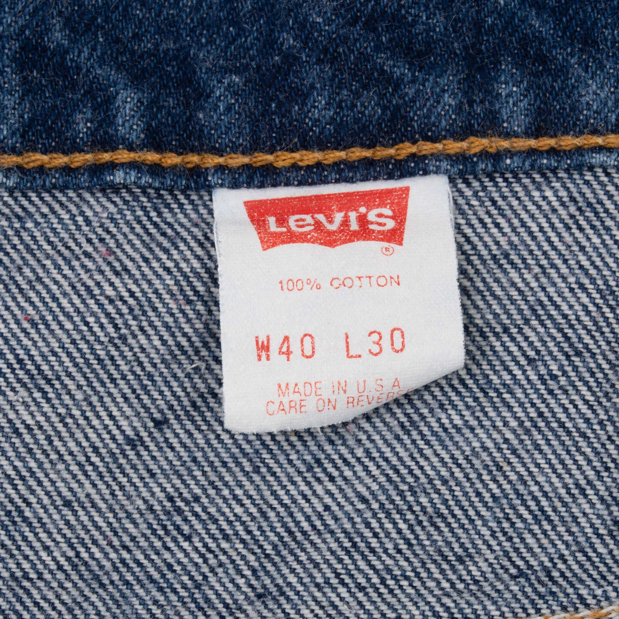 Vintage Levis 517 Orange Tab Indigo Jeans Boot Cut Size 39X30 Made In Usa, early 80s
Size on tag 40X30 actual Size Is 39X30
Back Button #530