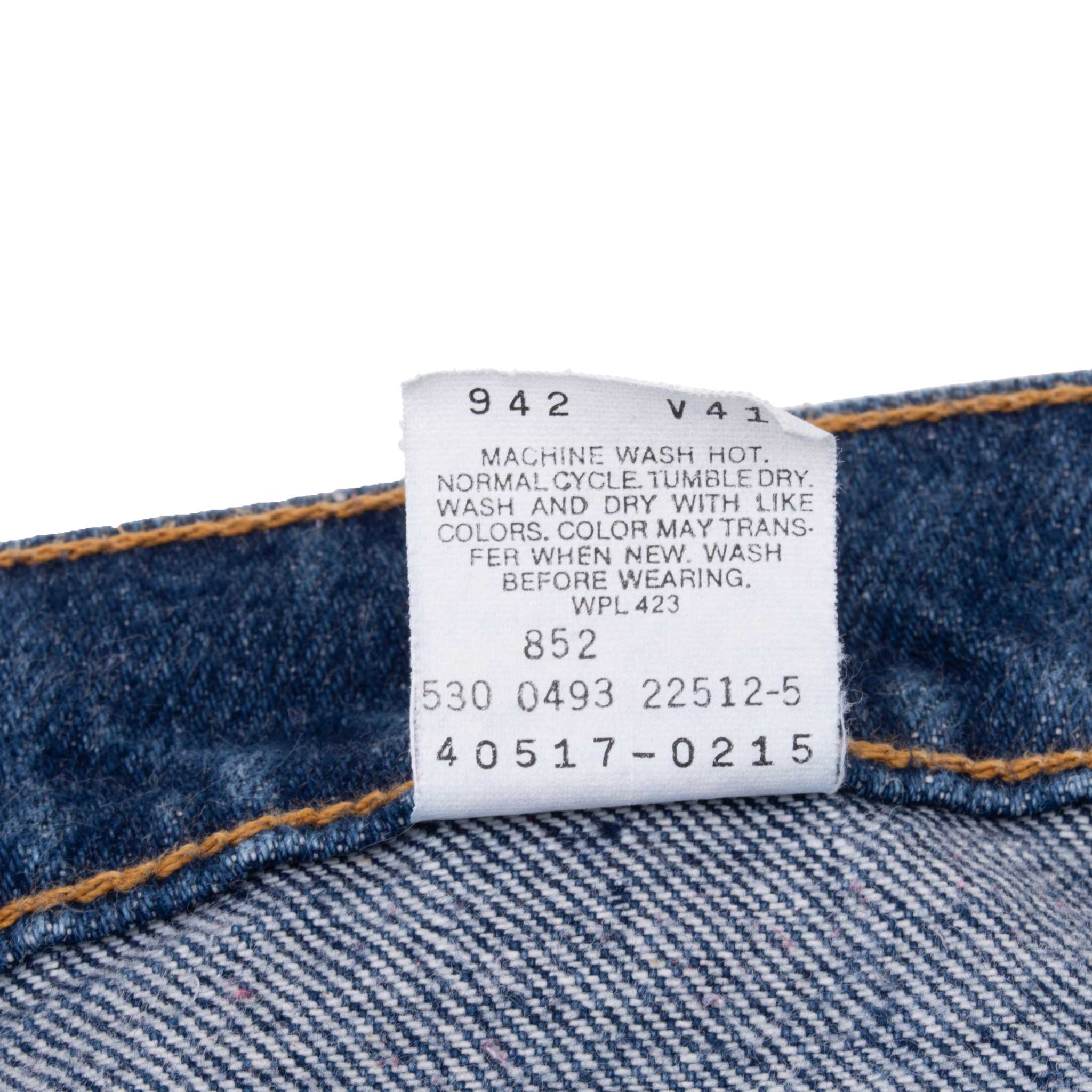 Vintage Levis 517 Orange Tab Indigo Jeans Boot Cut Size 39X30 Made In Usa, early 80s
Size on tag 40X30 actual Size Is 39X30
Back Button #530