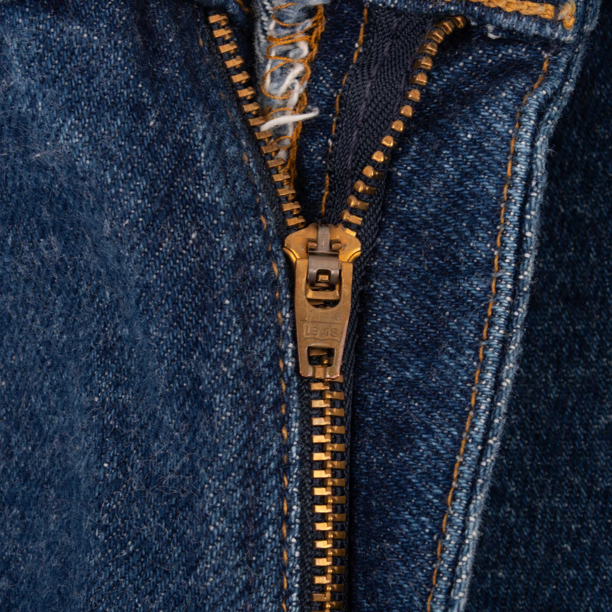 Vintage Levis 517 Orange Tab Indigo Jeans Boot Cut Size 39X30 Made In Usa, early 80s
Size on tag 40X30 actual Size Is 39X30
Back Button #530