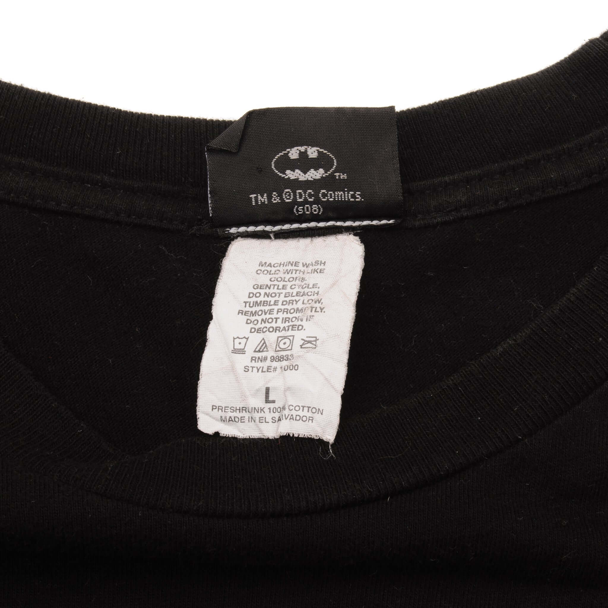 VINTAGE BATMAN THE DARK KNIGHT TEE SHIRT SIZE LARGE.