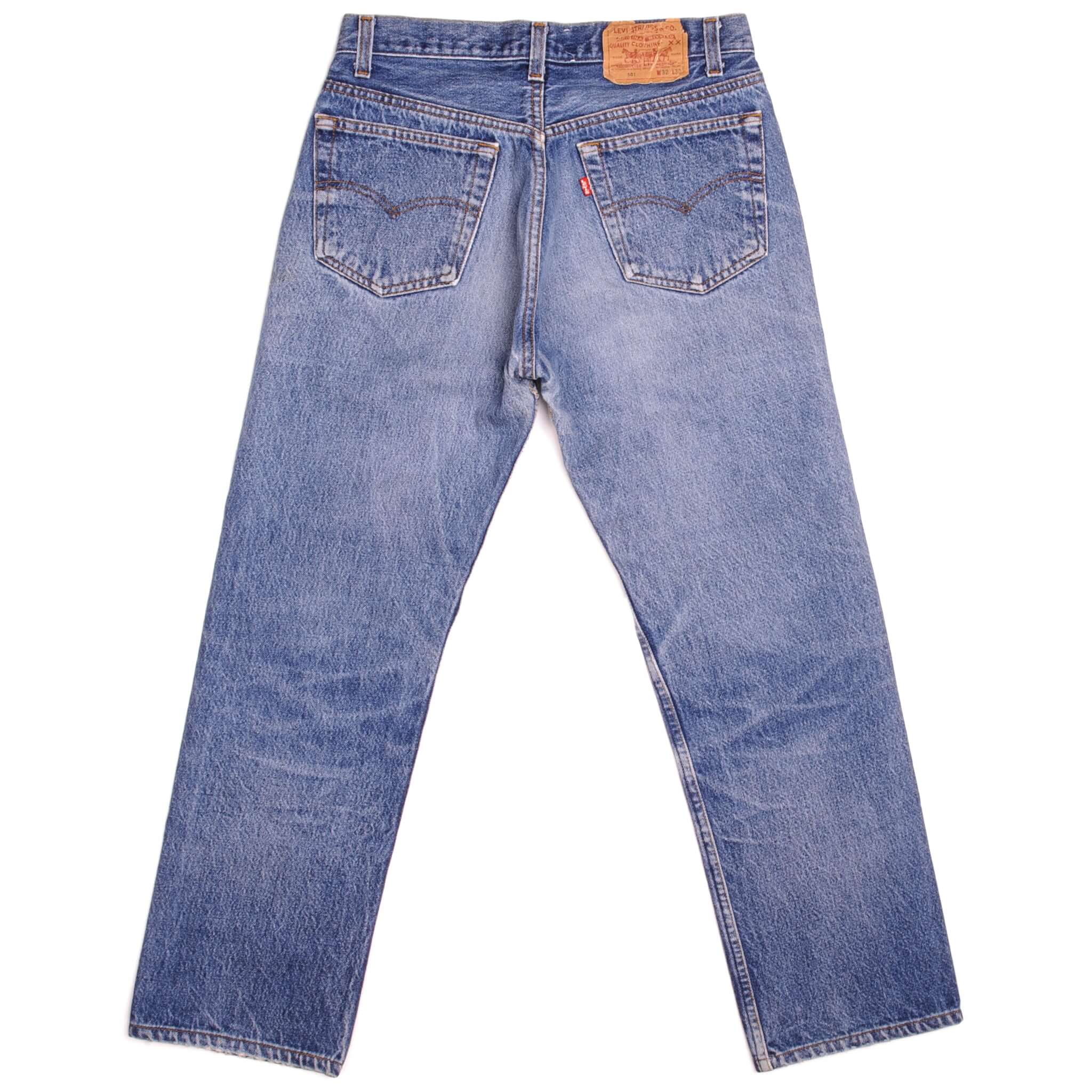 Beautiful Indigo Levis 501 Jeans Made in USA with a medium blue wash, a nice contrast of light and medium blue and some really nice whiskers. Size on Tag 32X30 ACTUAL SIZE 30X27 Back Button #552