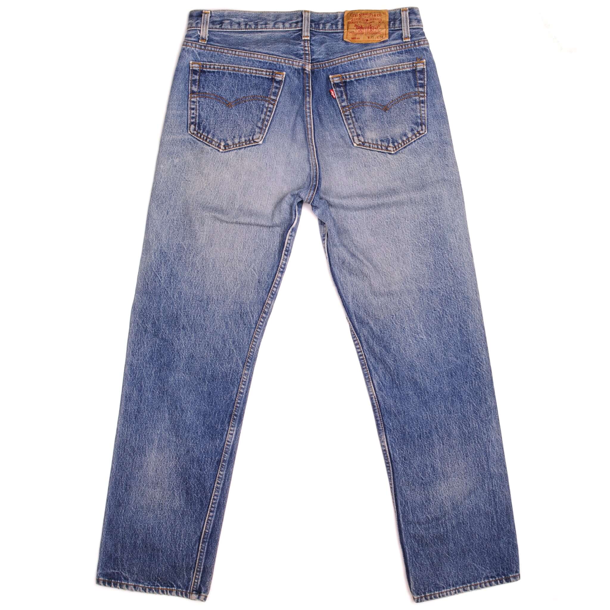 Beautiful Indigo Levis 501 Jeans 1988-1993 Made in USA with a medium blue wash, a nice contrast of light and medium blue and some strong whiskers. Size on Tag 35X34 ACTUAL SIZE 34X30 Back Button #524