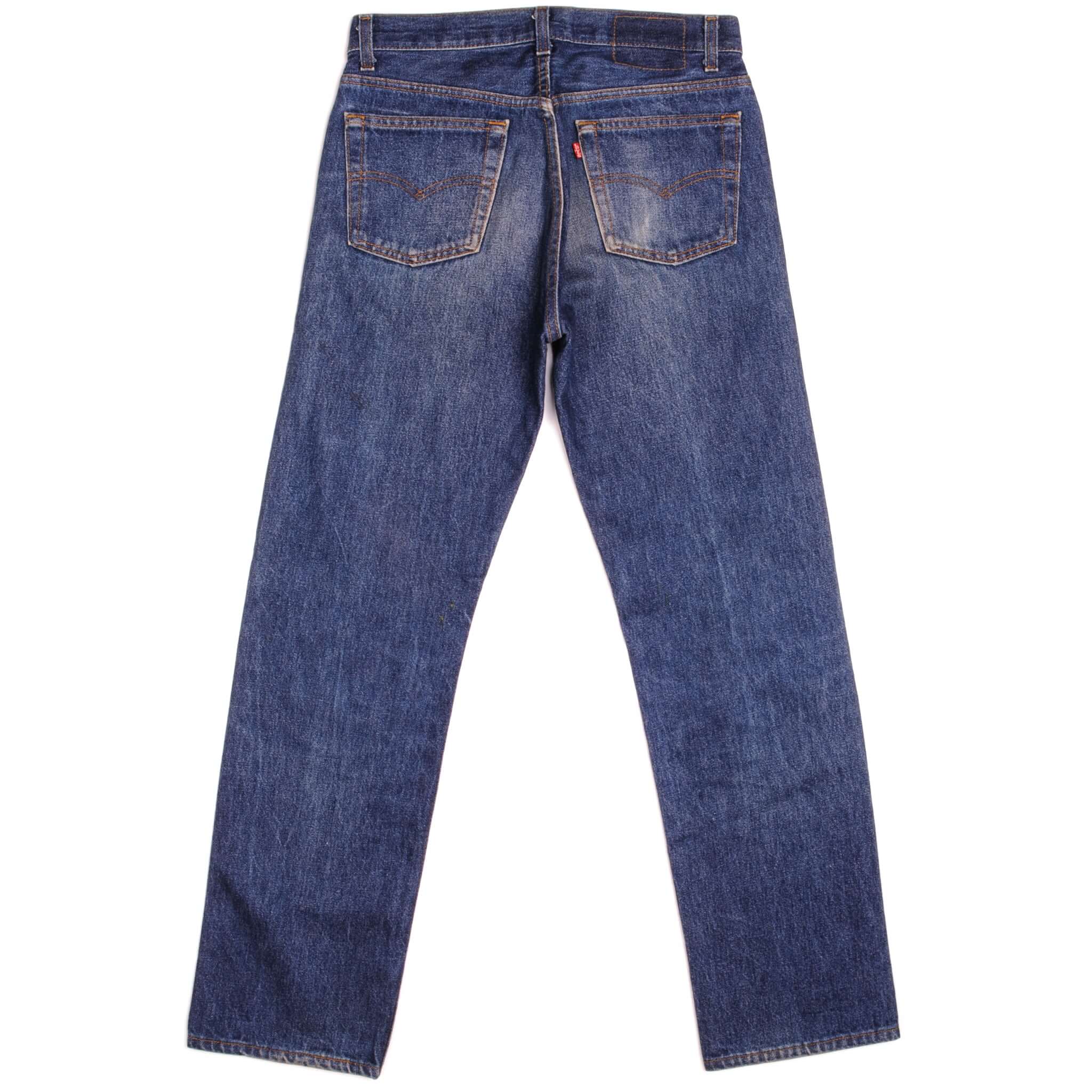 Beautiful Indigo Levis 501 Jeans 1988-1993 Made in USA with a dark blue wash and a nice contrast of dark and medium blue. Size on Tag X ACTUAL SIZE 30X29 Back Button #546