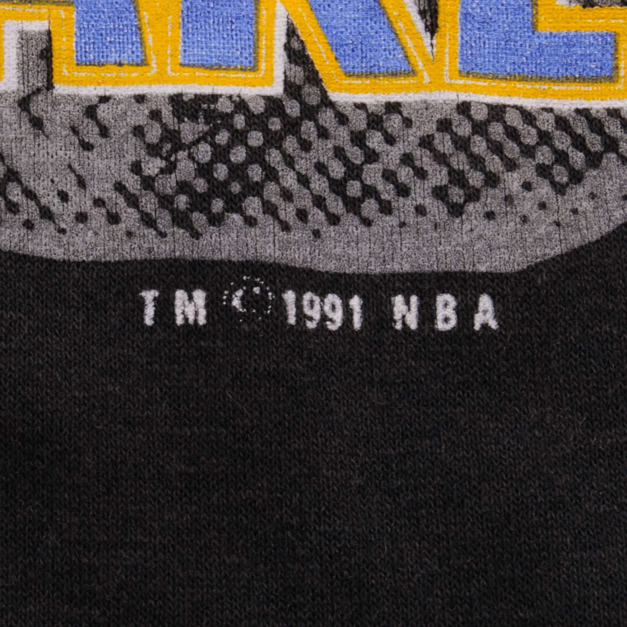 Vintage NBA Chicago Bulls Vs Los Angeles Lakers Tee Shirt 1991 Size Medium Made In USA With Single Stitch Sleeves