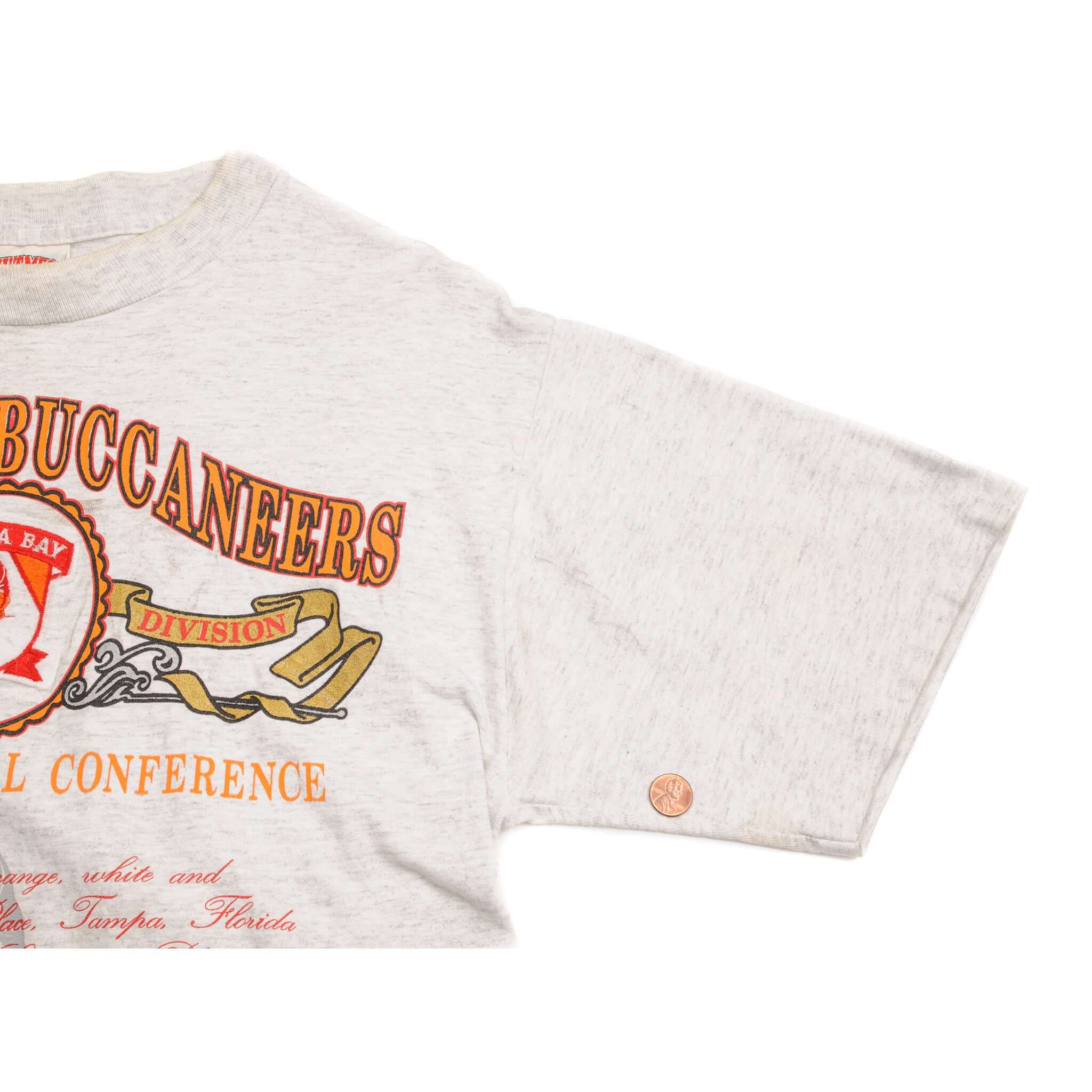 VINTAGE NFL TAMPA BAY BUCCANEERS TEE SHIRT SIZE LARGE MADE IN USA