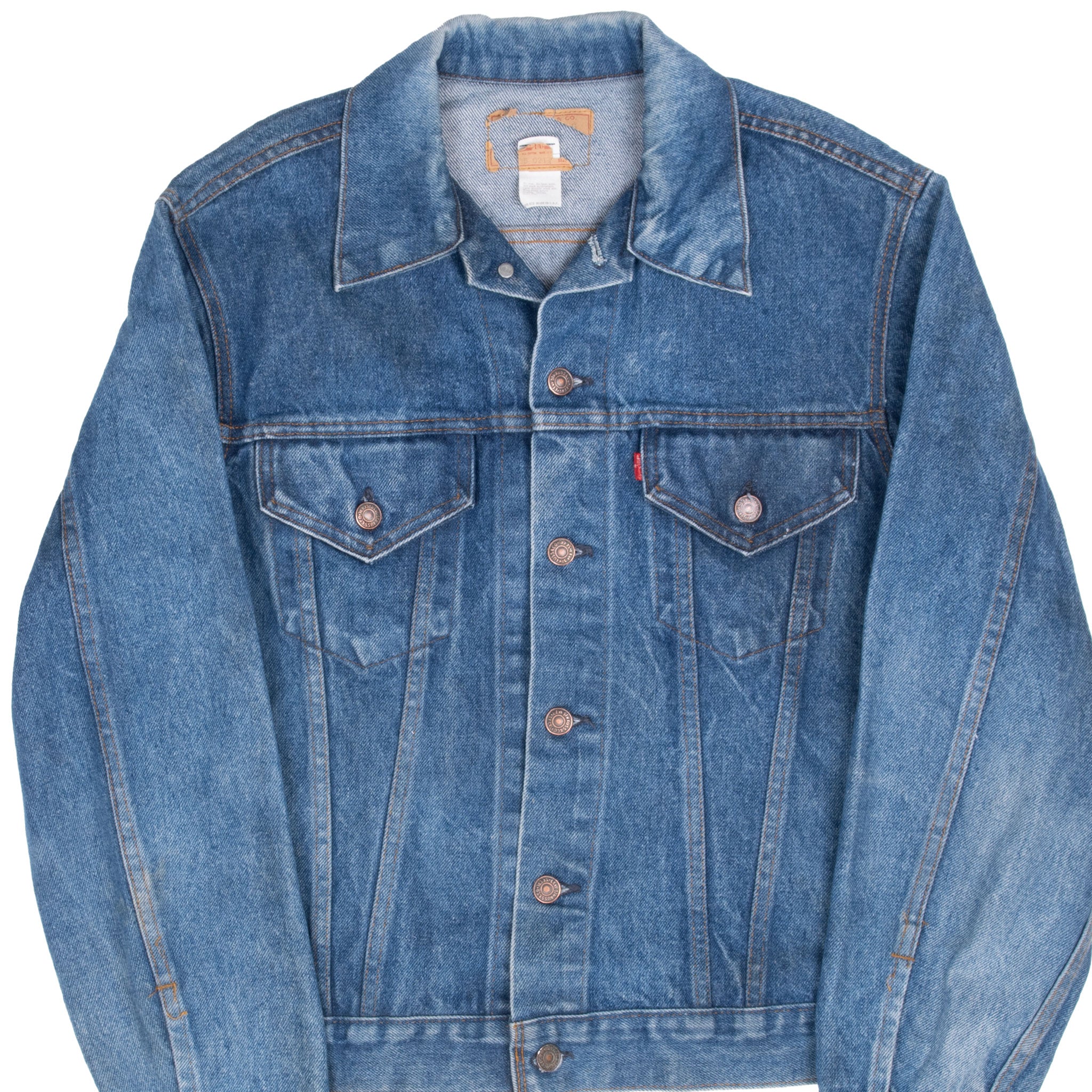 Beautiful Vintage Levis 1970S Type 3 Denim Jacket 2 pockets Single Stitch Size 44 With a Medium Wash Made in USA. Back Button #527