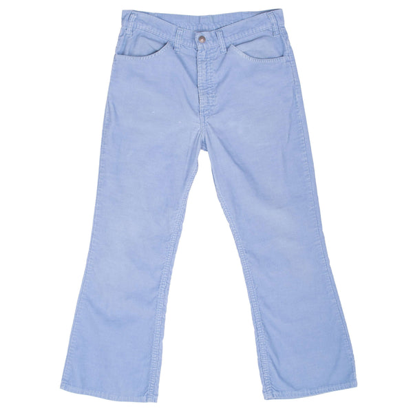 Vintage Levis Bell Bottoms Blue Corduroy Jeans Size 32X26 Made In Usa

Size on Tag 32X29 Actual Size 32X26

Not Original Hem

Back Button #542