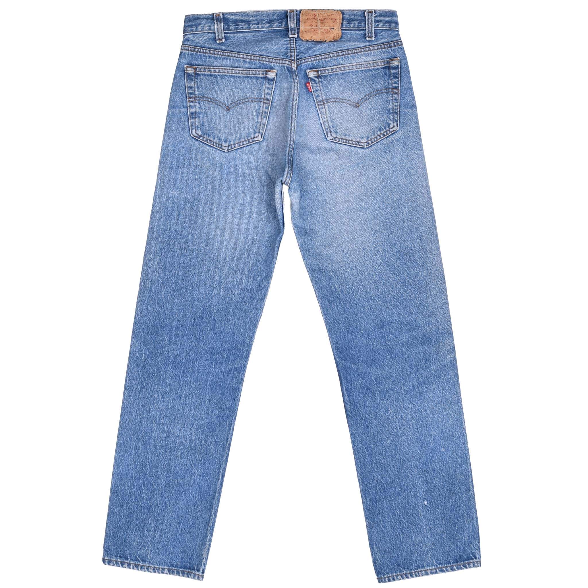 Vintage Levis 501 Indigo Jeans 1980S Size 31X29 Made In Usa With A Medium Light Wash With Some Light Whiskers

Size on Tag is 32X34 Actual Size Is 31X29

Back button #552