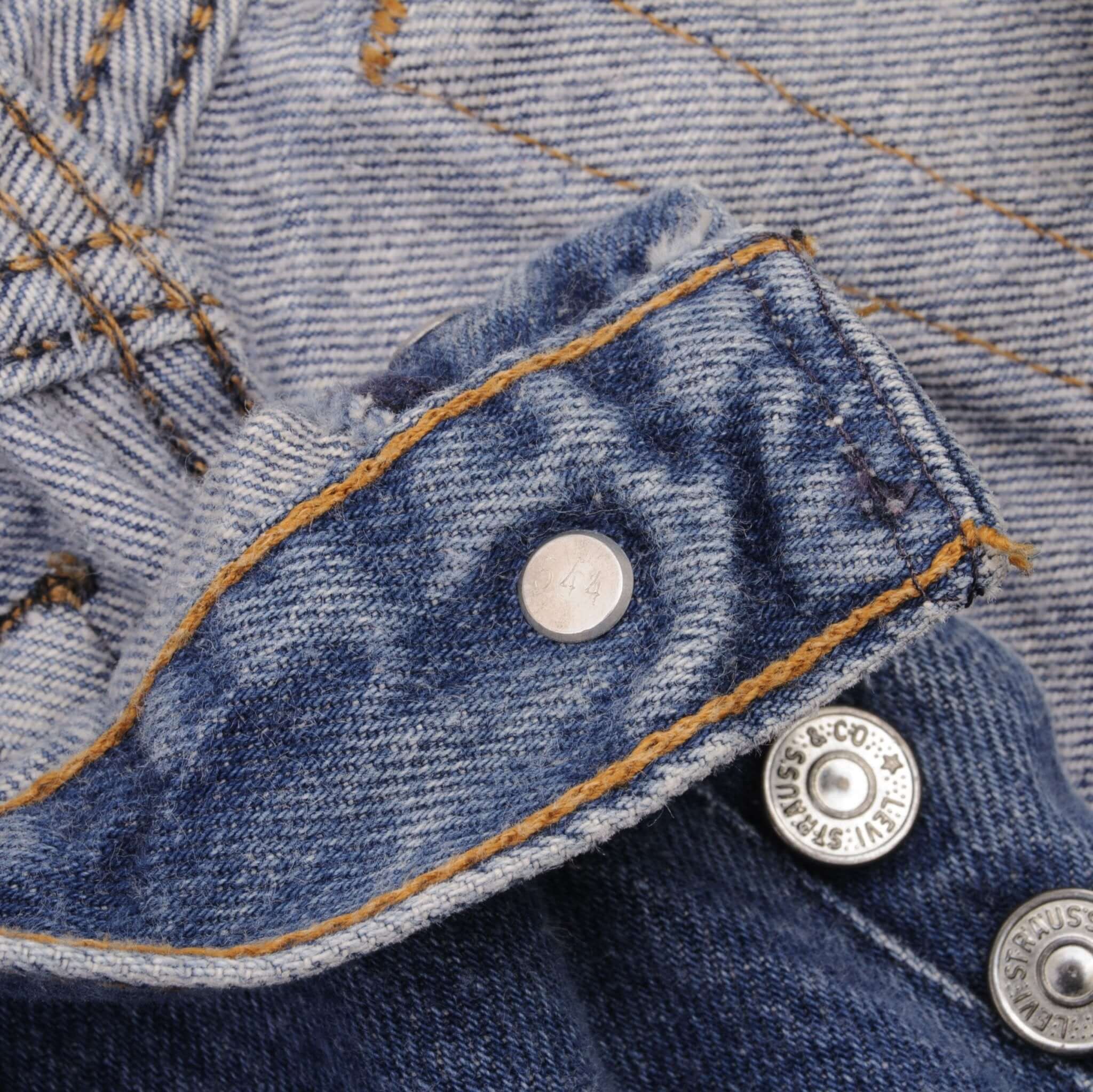 VINTAGE LEVIS 501 JEANS INDIGO 1980S SIZE W30 L32 MADE IN USA