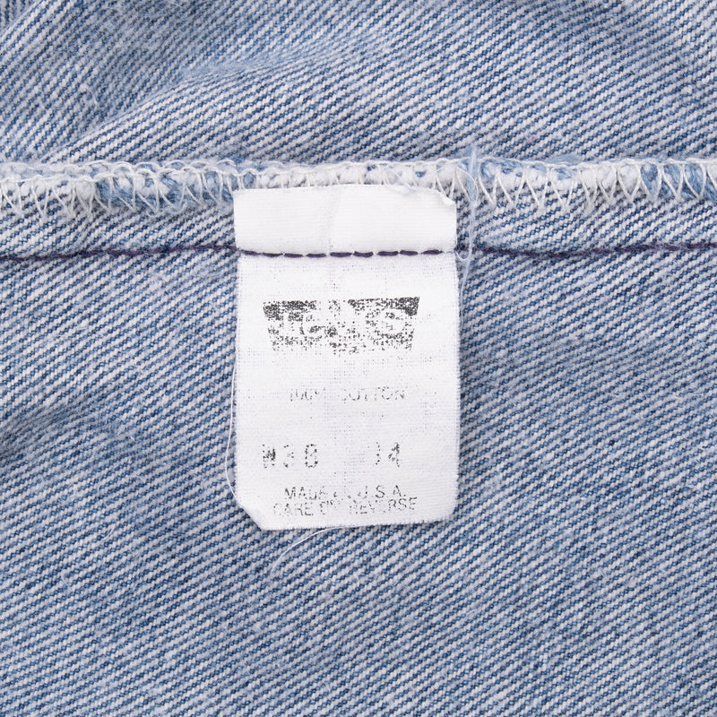 Vintage Levis 501 Indigo Blue Jeans 1980S Size 35X31 Made In Usa With A Medium Light Wash With Some Light Whiskers

Size on Tag 38X34 Actual Size 35X31

Back Button #653