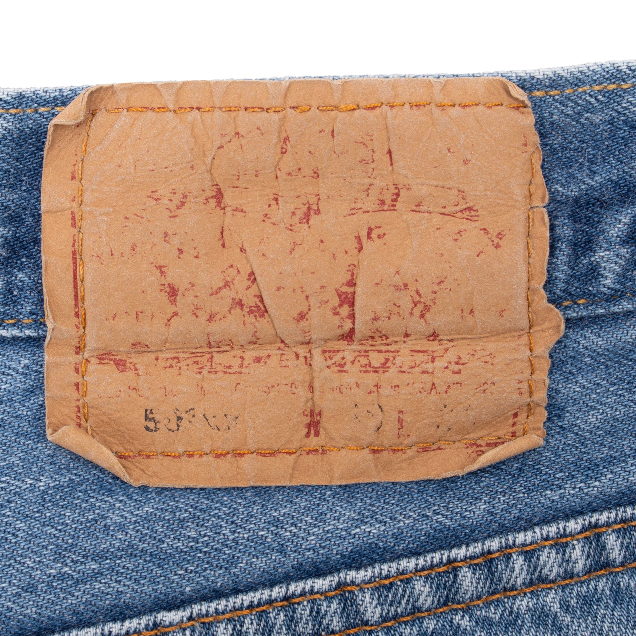 Vintage Levis 501 Indigo Blue Jeans 1980S Size 35X31 Made In Usa With A Medium Light Wash With Some Light Whiskers

Size on Tag 38X34 Actual Size 35X31

Back Button #653