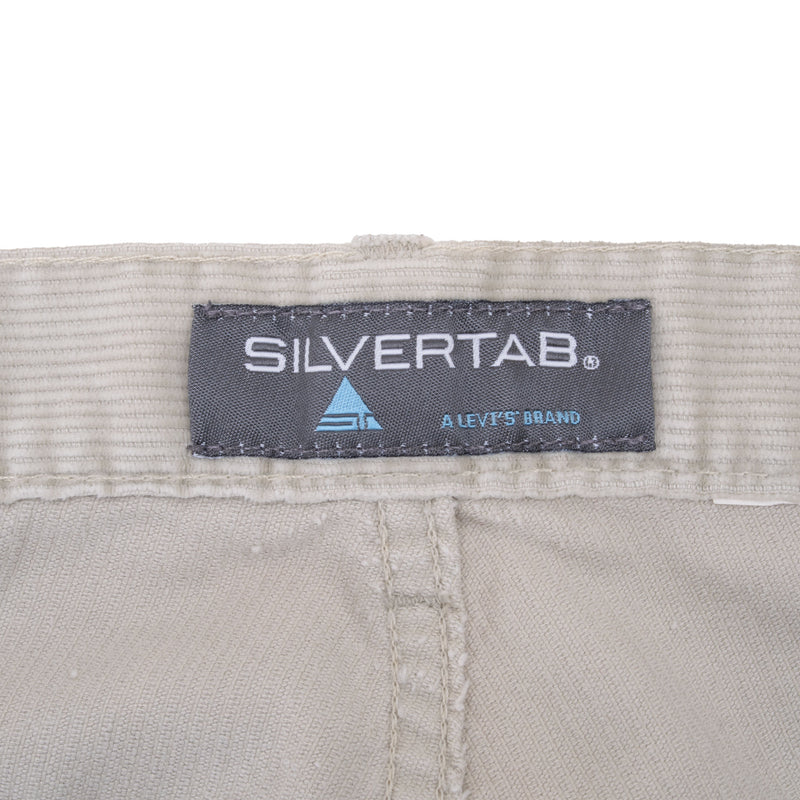 Vintage Levis Silver Tab Cream Corduroy Jeans 2000S Size 33X29

Size tag is missing acutal Size 33X29

Back Button #977