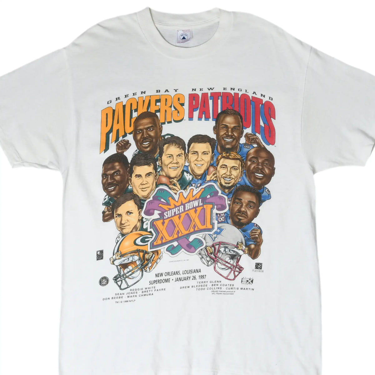 Front of white Packers vs. Patriots Super Bowl XXXI T-shirt with illustrated players and helmets
