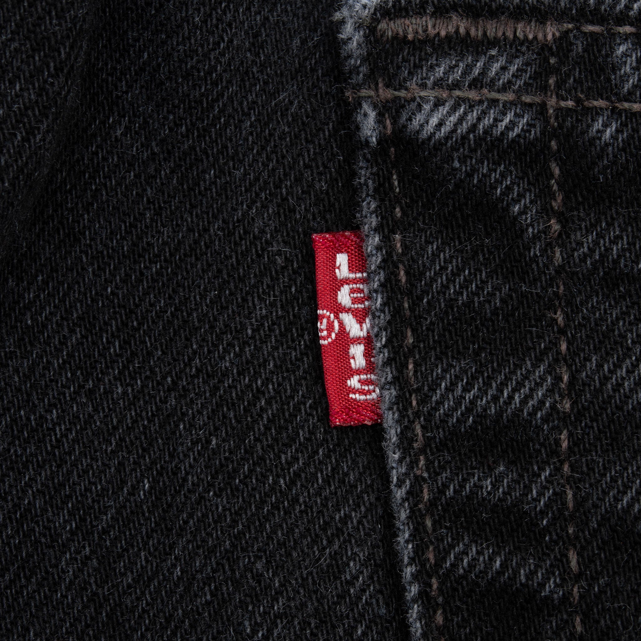 Beautiful Vintage Black Levis 501 Jeans 1990S Size 36X31 Made in USA

Size on Tag 38X32 Actual Size 36X31

Back Button #522


