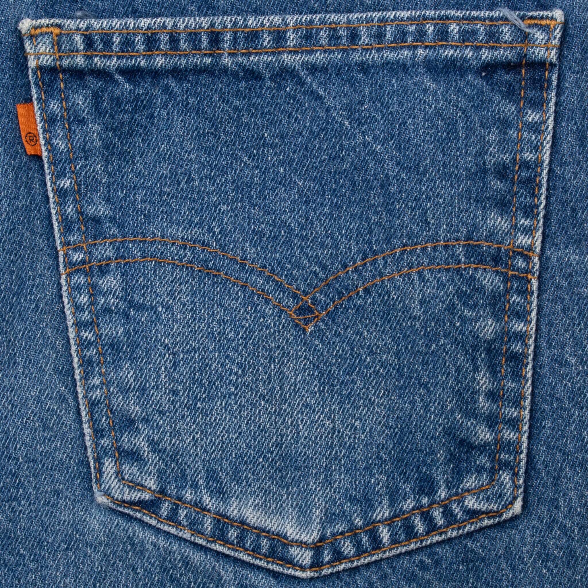 Vintage Levis 517 Orange Tab Indigo Jeans Boot Cut Size 38X32 Made In Usa With Medium Wash 1980s

Size on tag 40X34 actual Size Is 38X32

Back Button #575