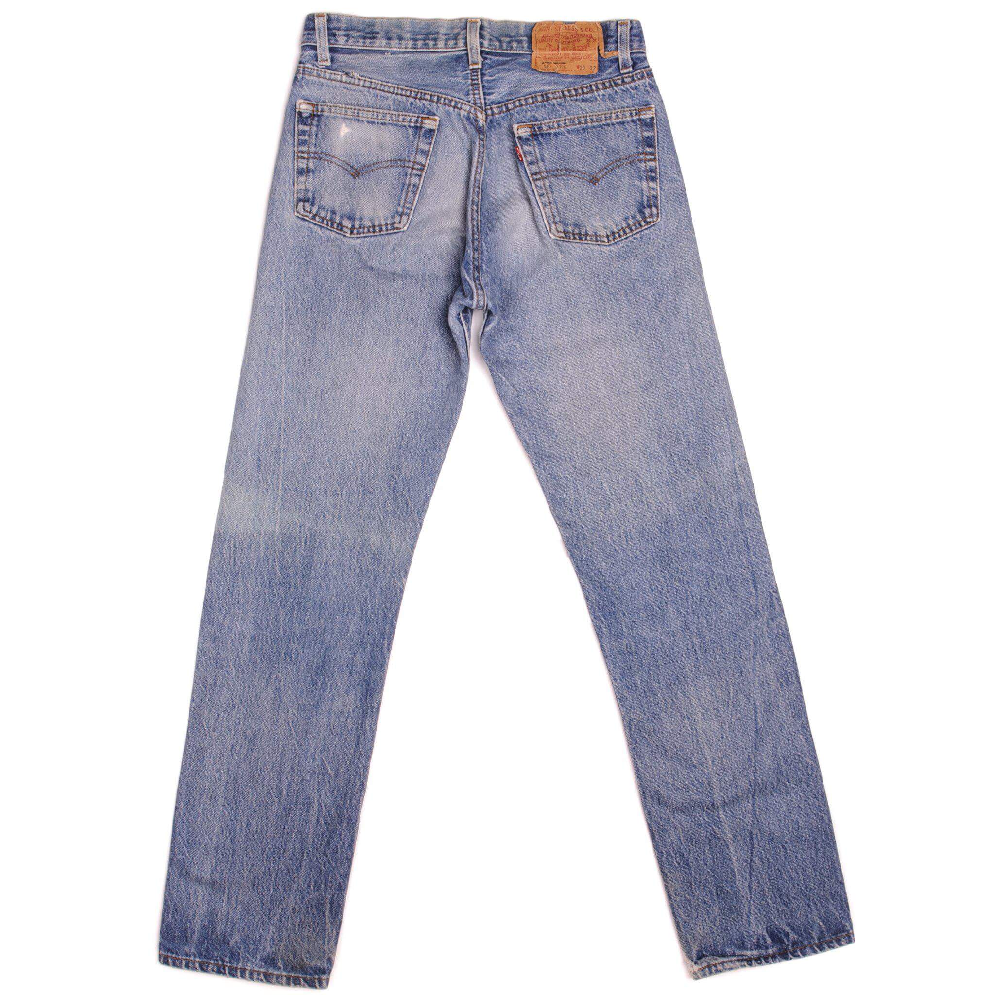 Beautiful Indigo Levis 501 Jeans 1985-1988 Made in USA with a medium blue wash and a nice contrast of light and medium blue and some nice whiskers.  Size on Tag 30X32  ACTUAL SIZE 30X30  Back Button #524