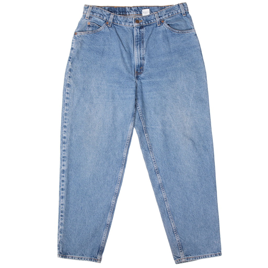 Vintage Levis 560 Loose Fit Tapered Leg Orange Tab Indigo Blue Jeans 1980S Size 34X29 Made In Usa With A Medium Wash

Size On Tag 36X30 Actual Size 34X29

Back Button #918