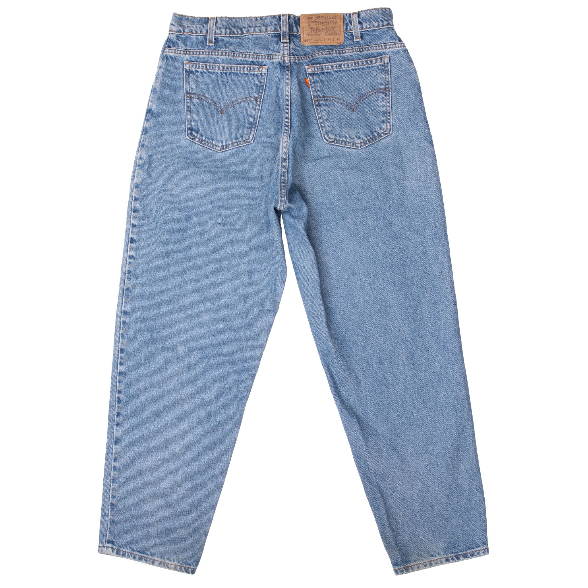 Vintage Levis 560 Loose Fit Tapered Leg Orange Tab Indigo Blue Jeans 1980S Size 34X29 Made In Usa With A Medium Wash

Size On Tag 36X30 Actual Size 34X29

Back Button #918