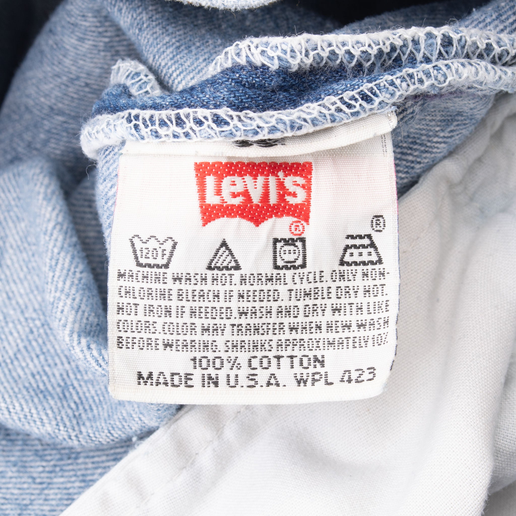 Vintage Levis 501 Indigo Blue Jeans 1990S Size 37X28 Made In Usa With A Medium Light Wash

Size On Tag 40X31 Actual Size 37X28

Back Button #524


