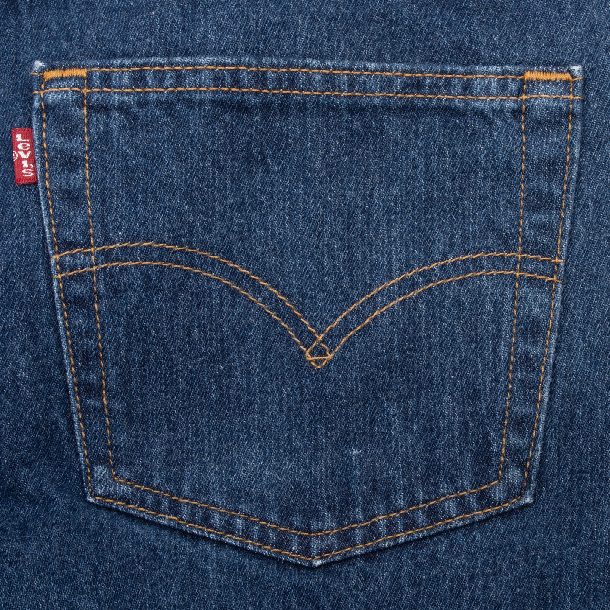 Beautiful Indigo Levis 501 Jeans 1990s Made in USA with Medium Dark Wash.

Size on tag 36X30 Actual Size 35X30

Back Button #553