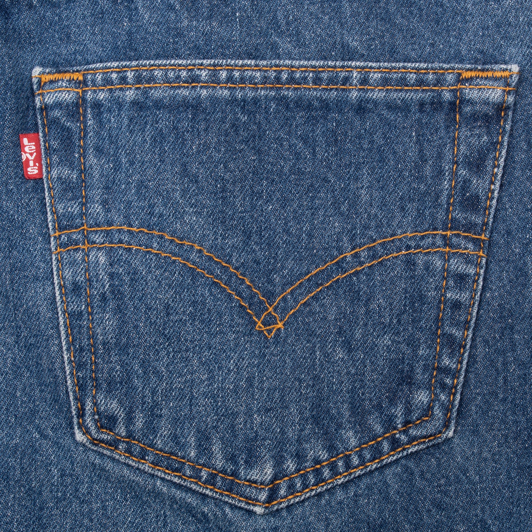 Vintage Levis 501 Jeans Indigo 1990S Size W33 L31 Made In Usa With A Medium Wash

Size On Tag 35X34 Actual Size 33X31

Back Button #552





