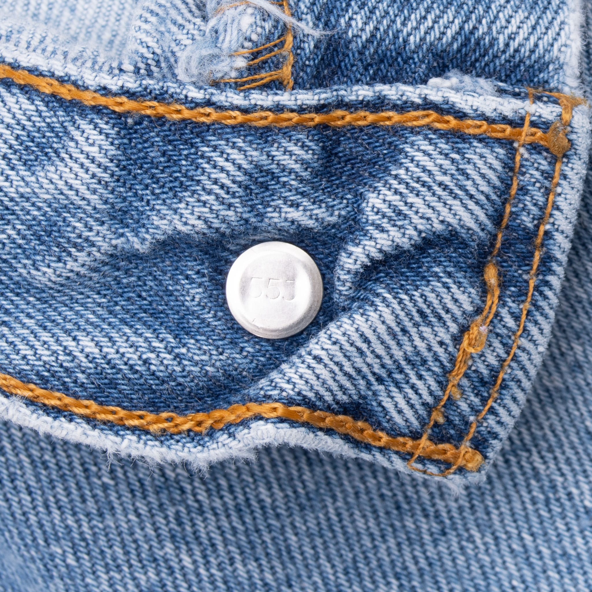 Beautiful Vintage Levis 501 Indigo Light Wash Blue Jeans 1990S Size 38X29 Made In Usa

Size On Tag 40X30 Actual Size 38X29

Back Button #553