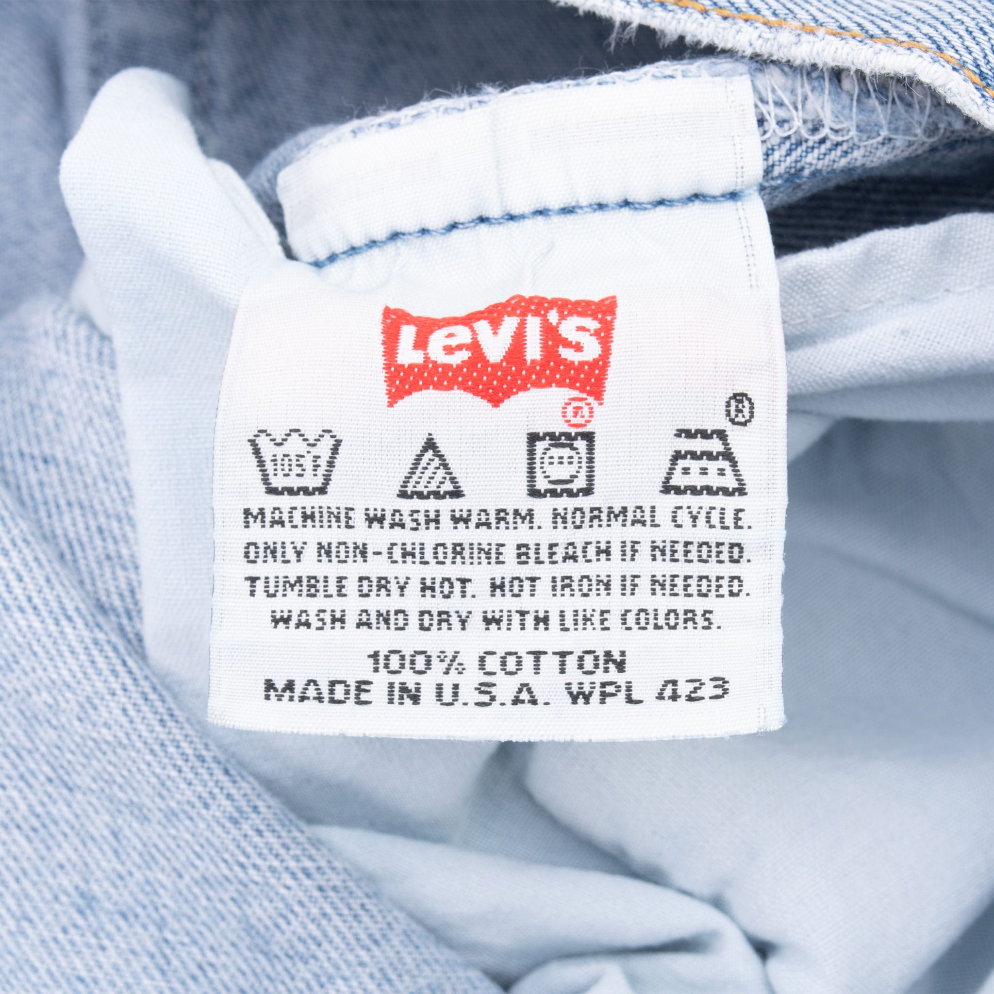 Beautiful Vintage Levis 501 Indigo Light Wash Blue Jeans 1990S Size 38X29 Made In Usa

Size On Tag 40X30 Actual Size 38X29

Back Button #553