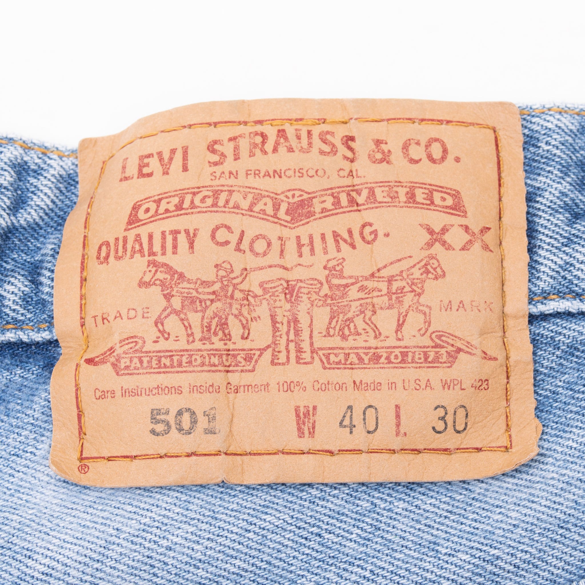 Beautiful Vintage Levis 501 Indigo Light Wash Blue Jeans 1990S Size 38X29 Made In Usa

Size On Tag 40X30 Actual Size 38X29

Back Button #553