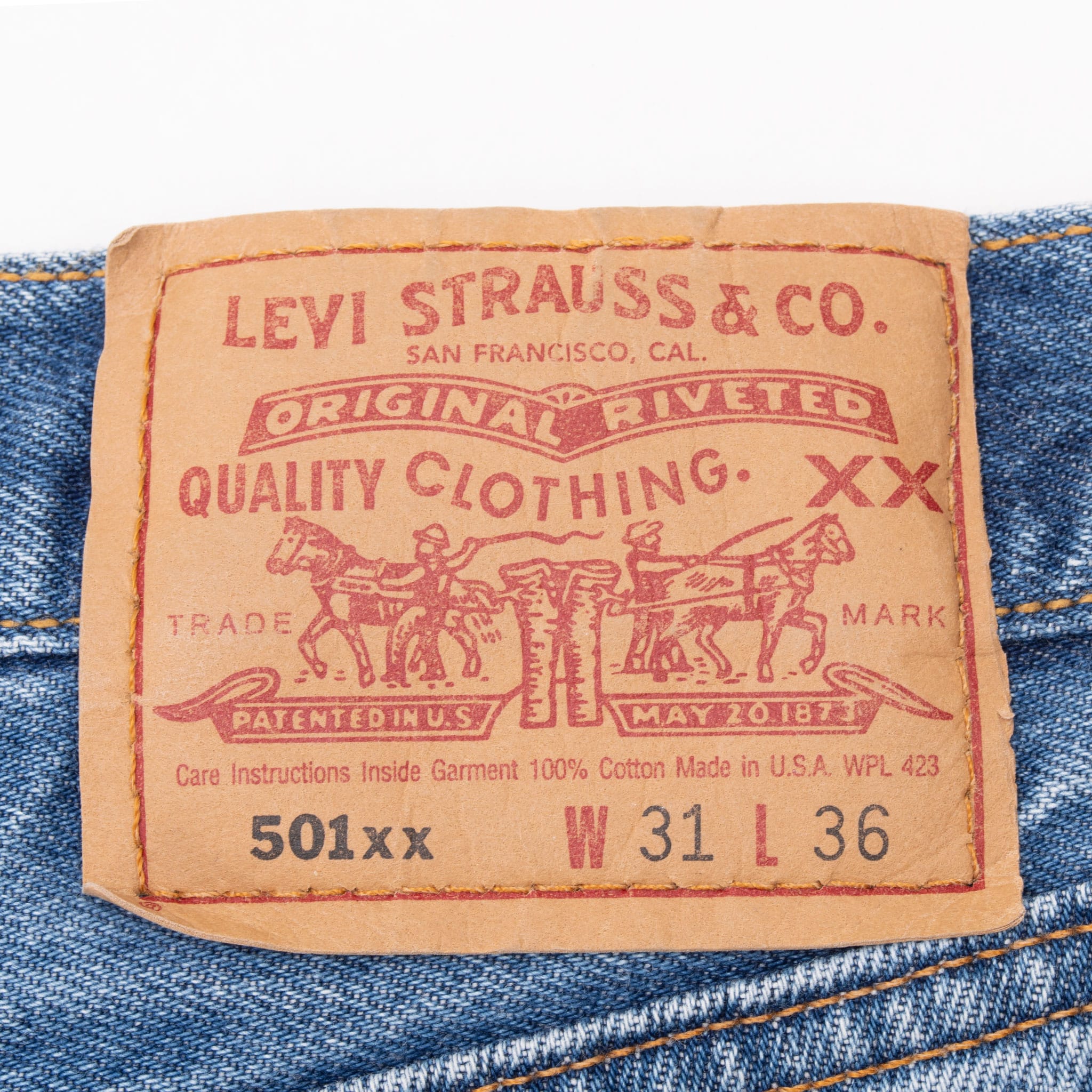 Beautiful Indigo Levis 501 Jeans 1990S Size 30X31 Made in USA with a medium blue with some light whiskers


Size 31X36 Actual Size 30X31

Back Button #555





