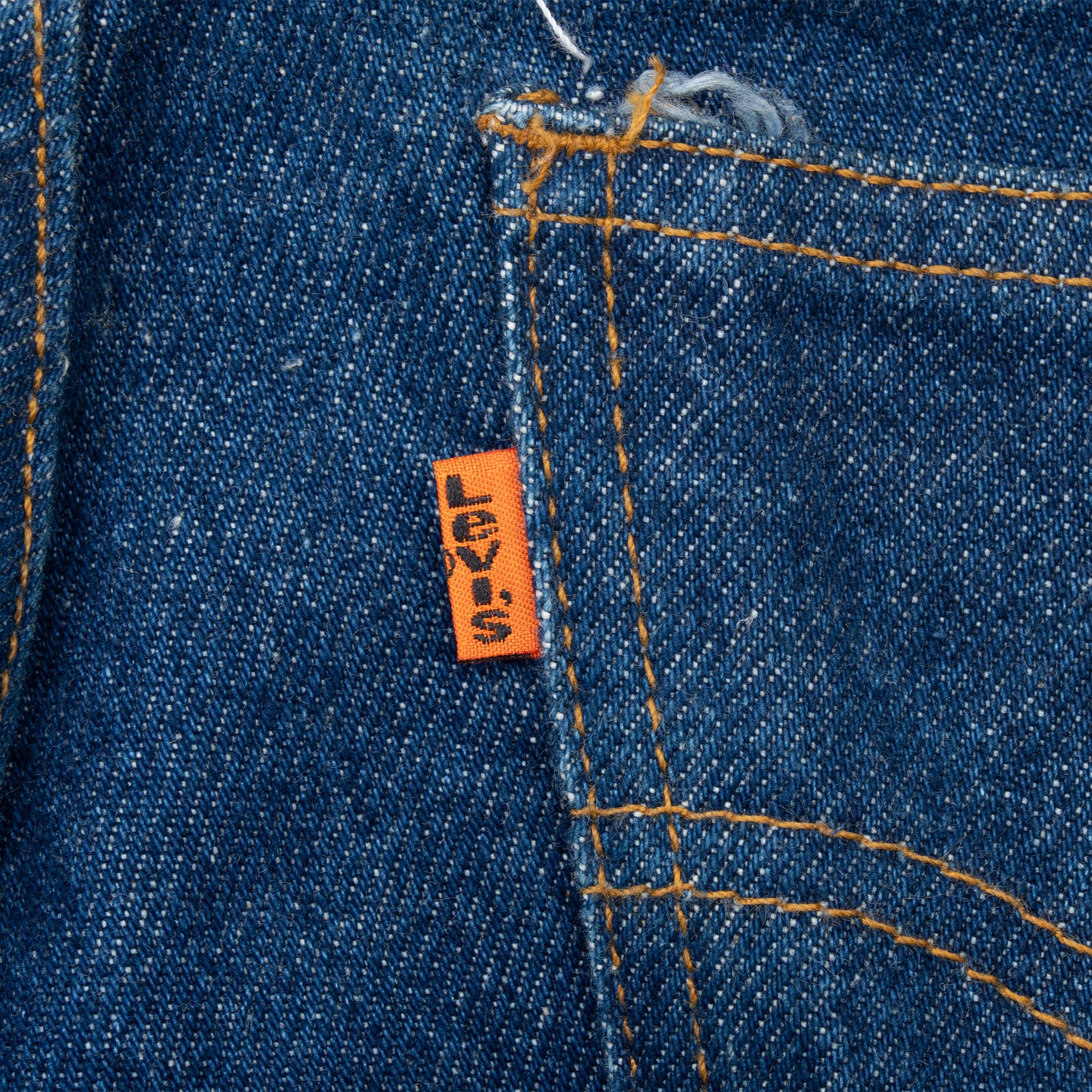 Beautiful Vintage Levis 517 Indigo Dark Wash Orange Tab Jeans 1980S Size 29X33 Made In Usa

Size On Tag 29X34 Actual Size 29X33






