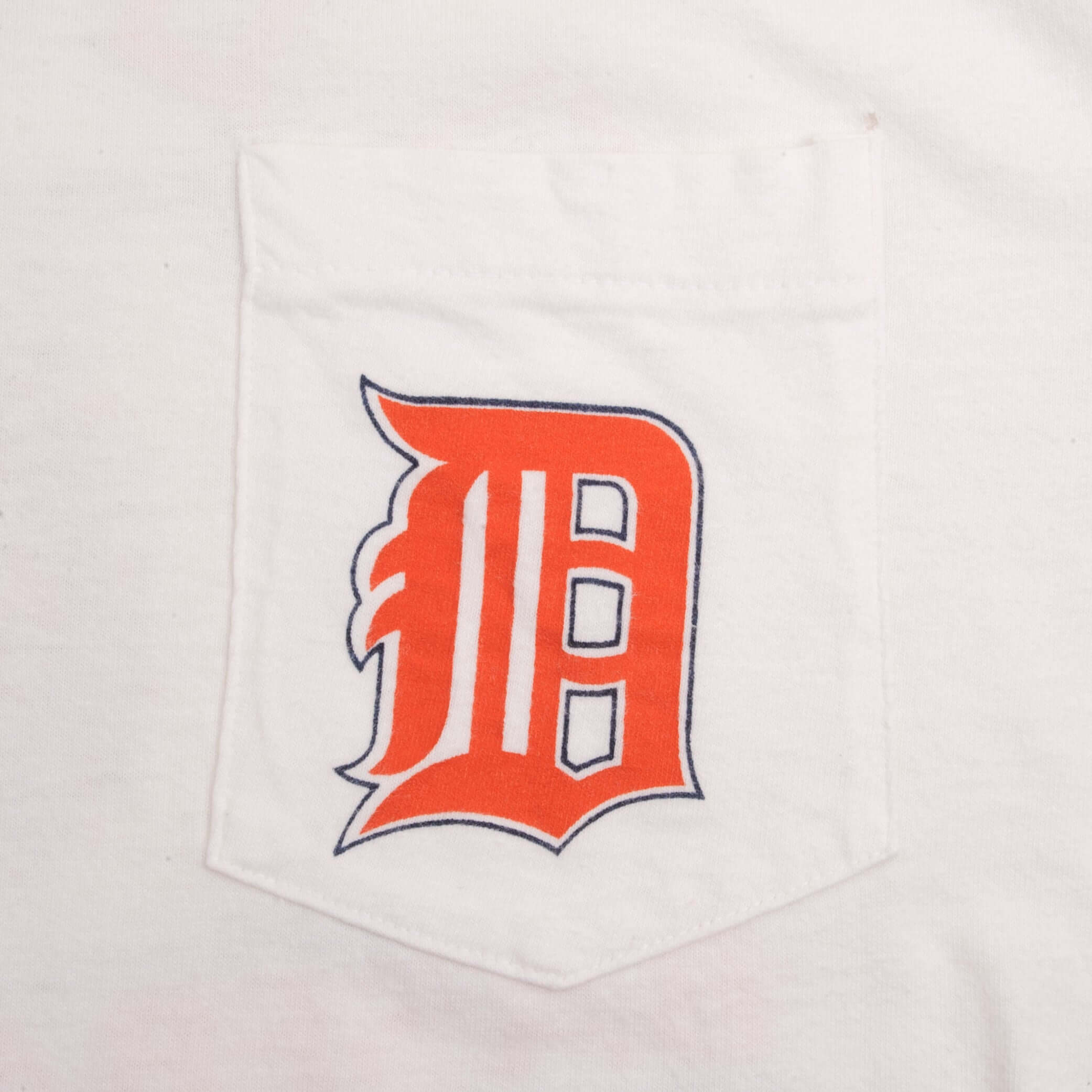 Vintage MLB Detroit Tigers Pocket Tee Shirt 1988 Size Large Made In USA With Single Stitch Sleeves.