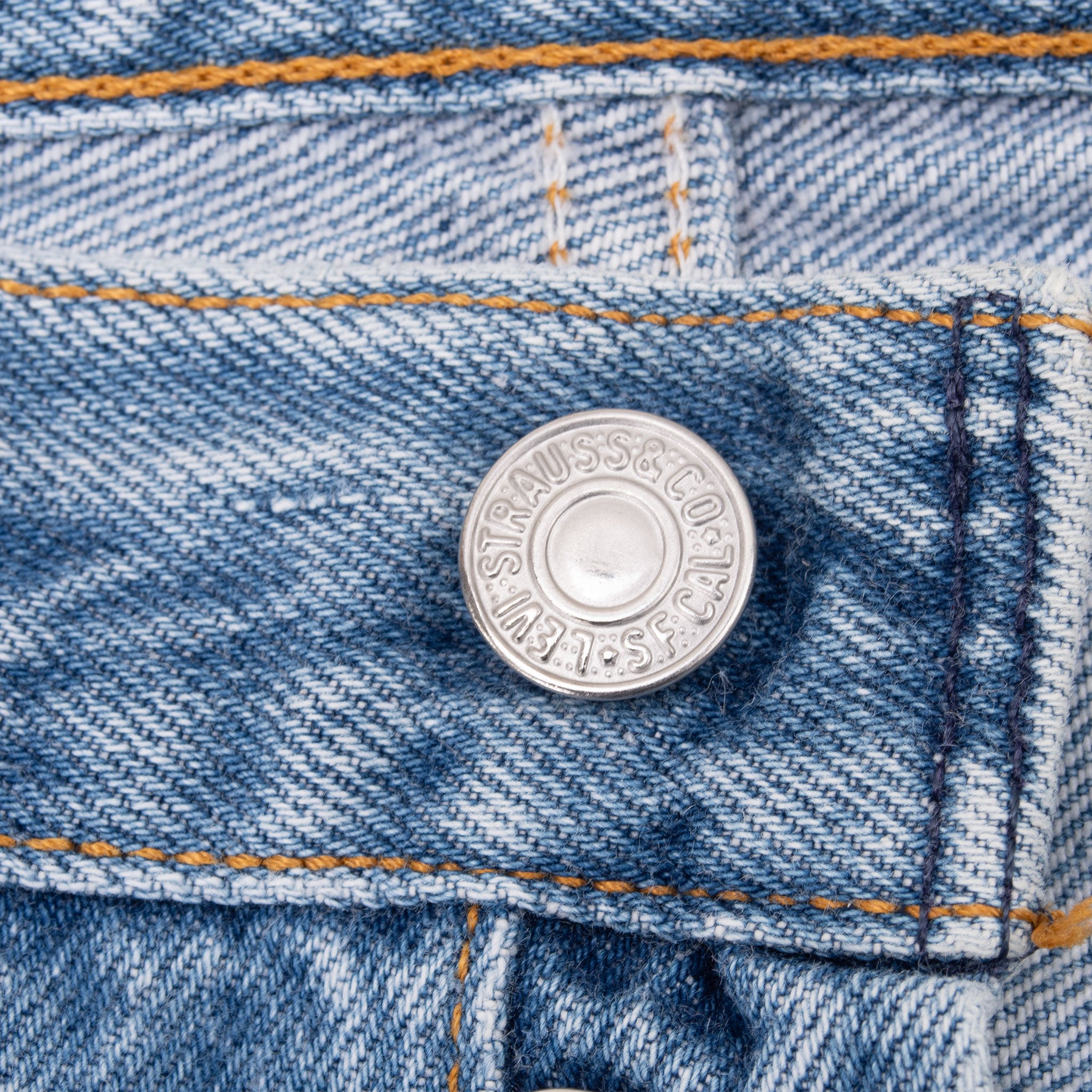 Vintage Levis 501 Indigo Blue Jeans 1990S Size 37X29 Made In Usa With A Medium Light Wash

Size On Tag 38X30 Actual Size 37X29

Back Button #532


