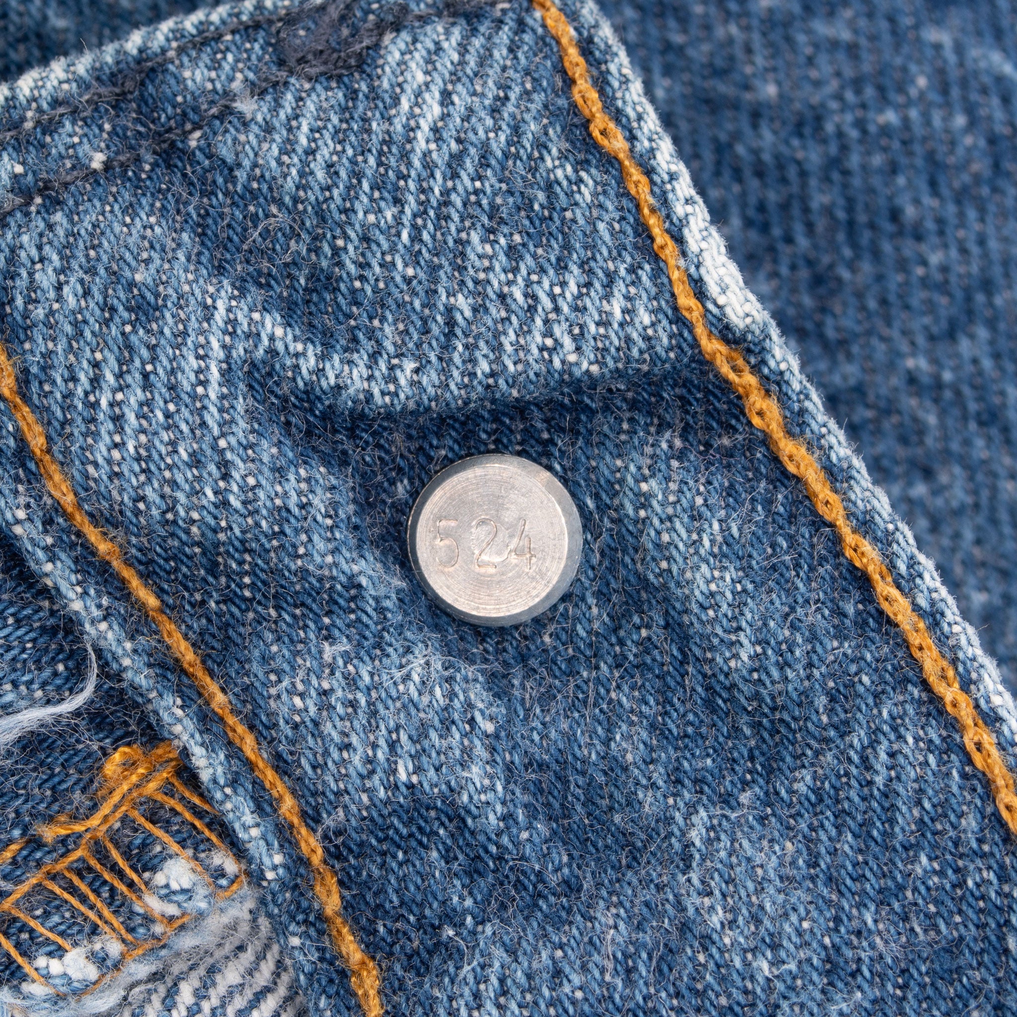 Vintage Levis 501 Indigo Blue Jeans 1980S Size 37X28 Made In Usa With A Medium Wash

Size On Tag 42X32 Actual Size 40X31

Back Button #524


