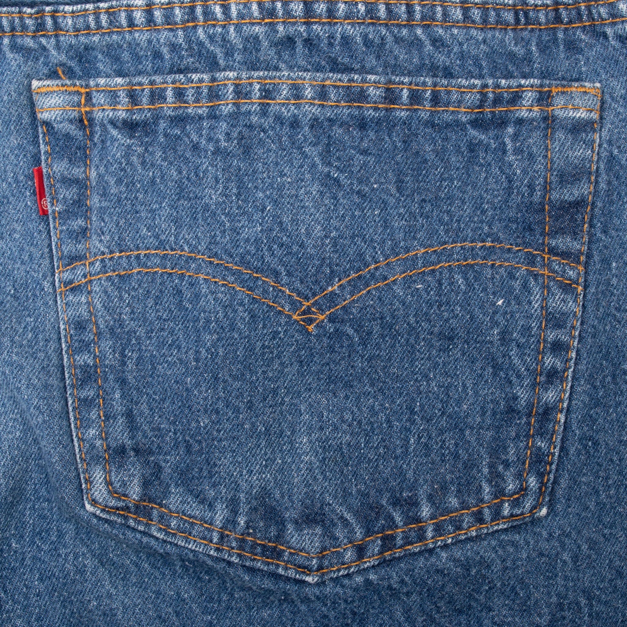 Vintage Levis 501 Indigo Blue Jeans 1980S Size 37X28 Made In Usa With A Medium Wash

Size On Tag 42X32 Actual Size 40X31

Back Button #524


