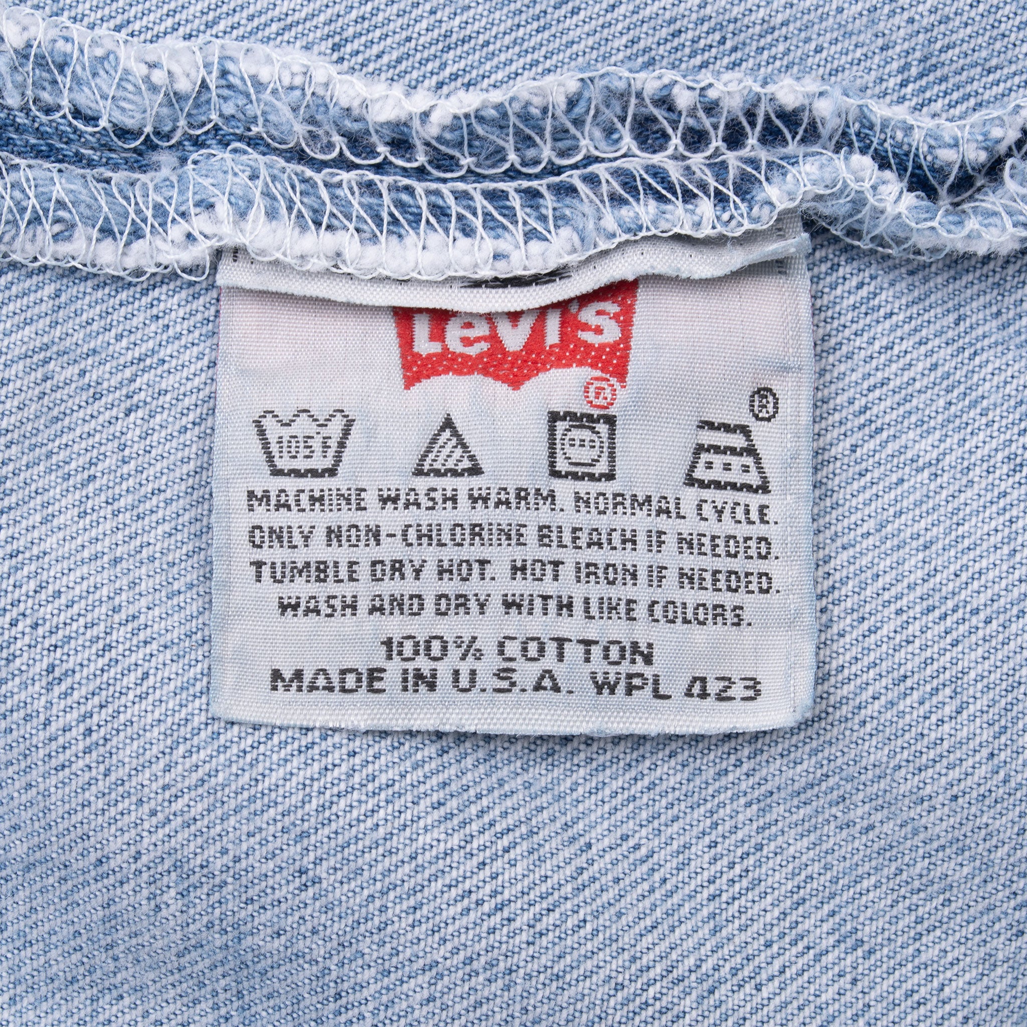 Beautiful Vintage Black Levis 501 Jeans Size 40X34 Made in USA With A Light Wash

Size on Tag 42X34 Actual Size 40X34

Back Button #553


