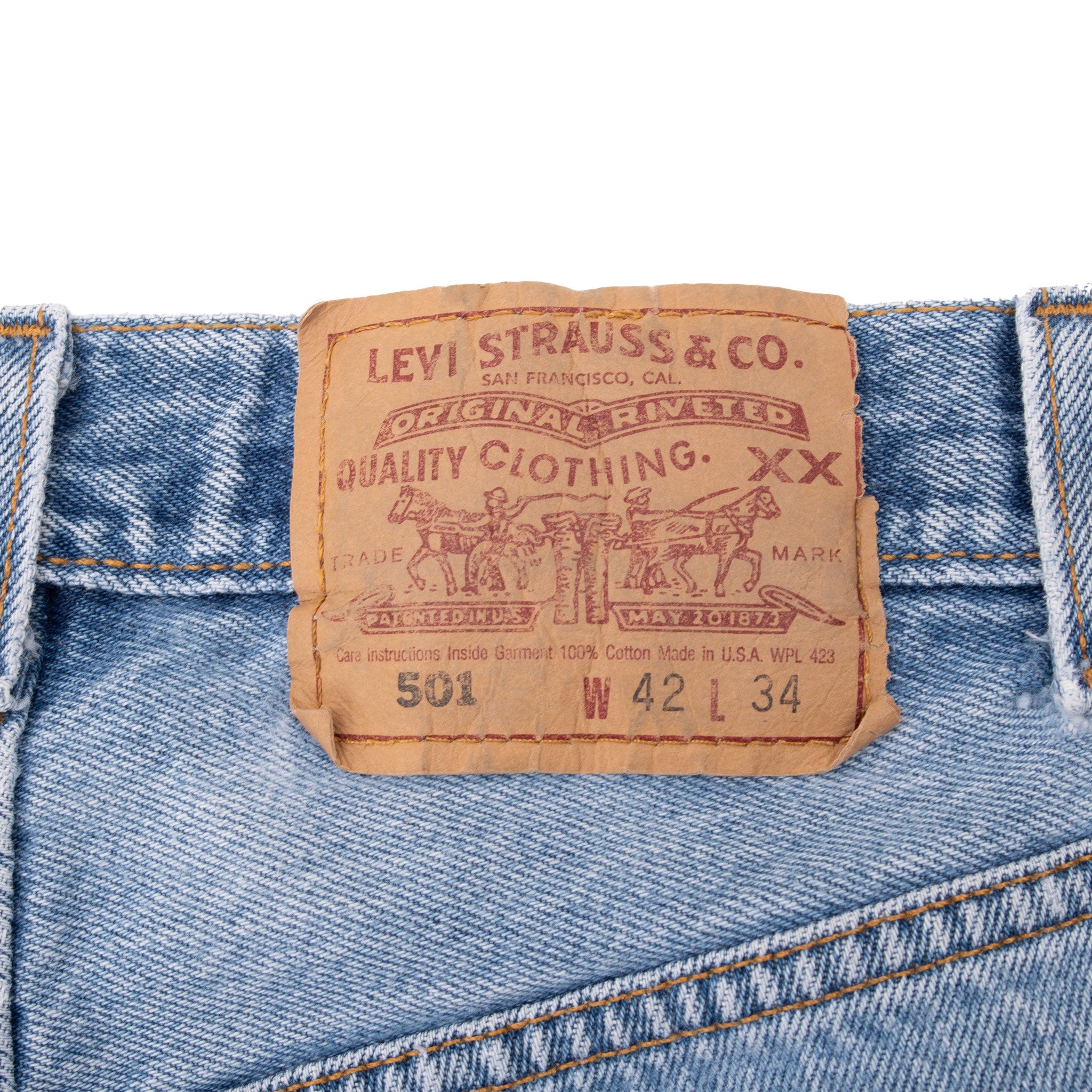 Beautiful Vintage Black Levis 501 Jeans Size 40X34 Made in USA With A Light Wash

Size on Tag 42X34 Actual Size 40X34

Back Button #553


