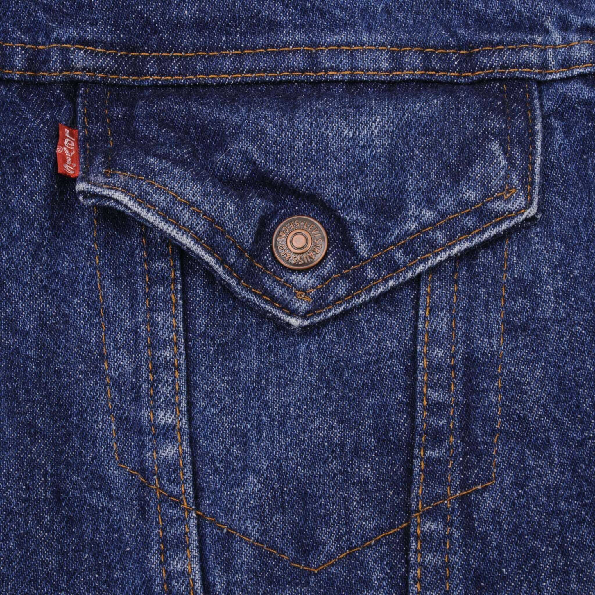 Vintage Levis Sherpa Trucker Denim Jacket Dark Wash 1980s Size 44R Made In USA.  Button #527